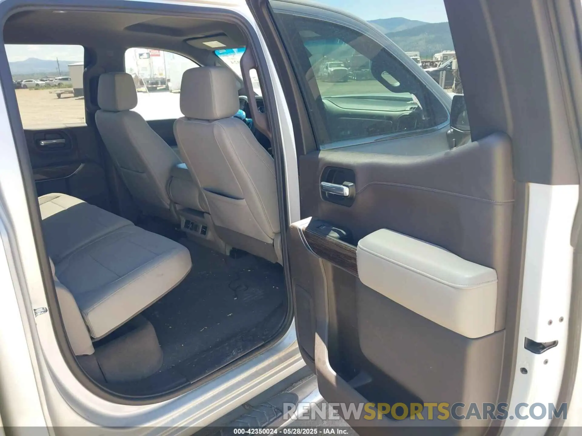 8 Photograph of a damaged car 1GTU9BED7KZ341182 GMC SIERRA 1500 2019