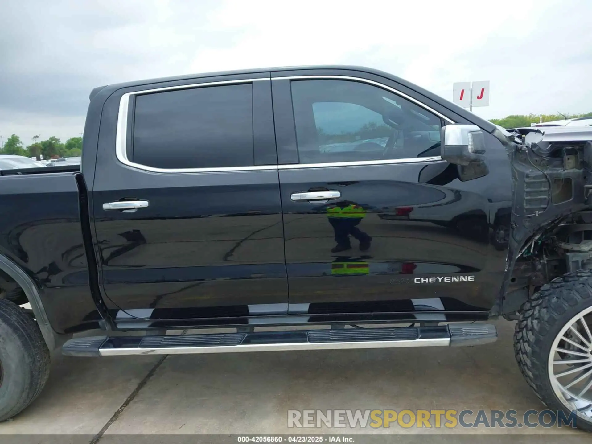 14 Photograph of a damaged car 1GTU9DED3KZ118083 GMC SIERRA 1500 2019