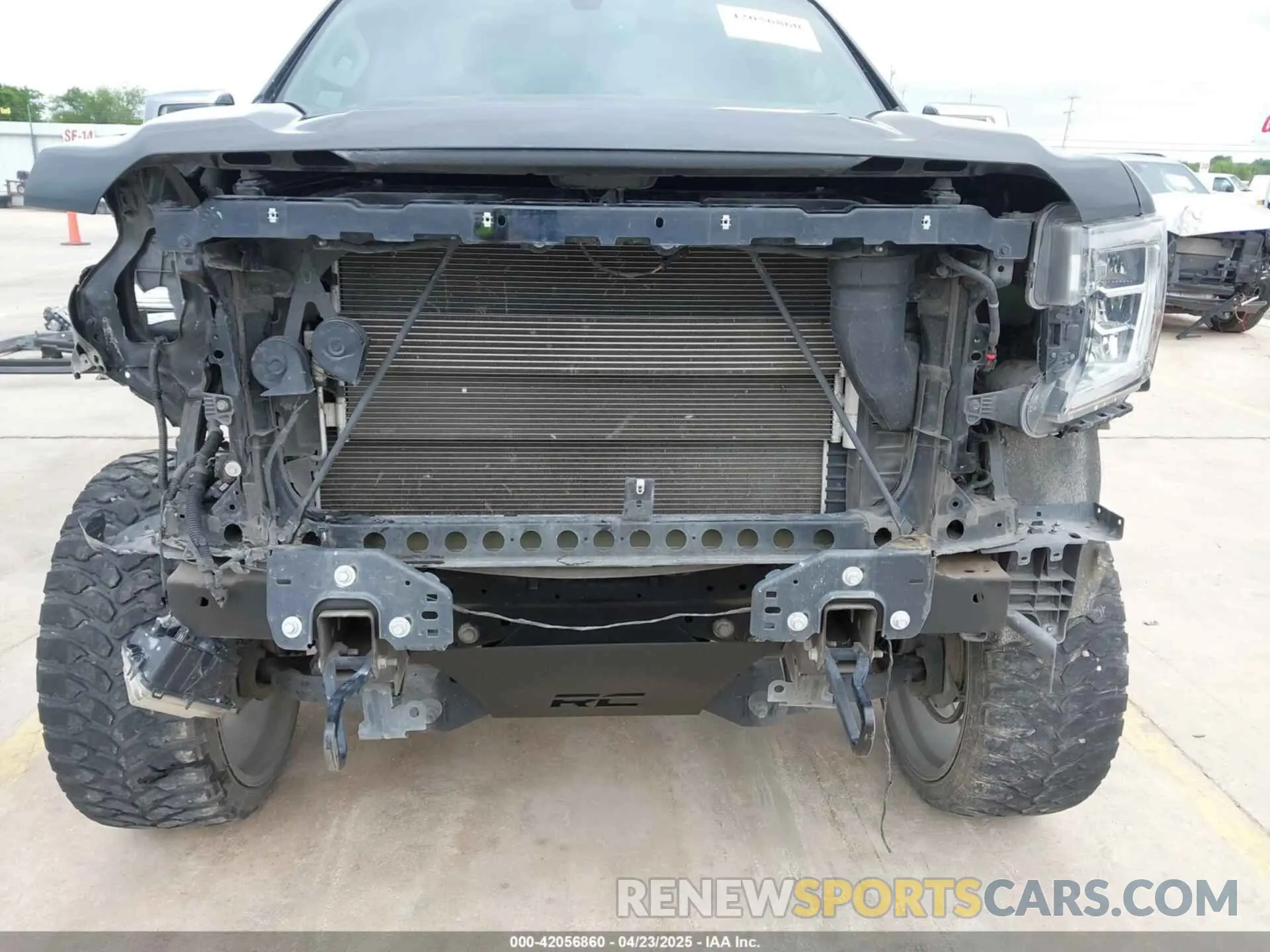 18 Photograph of a damaged car 1GTU9DED3KZ118083 GMC SIERRA 1500 2019