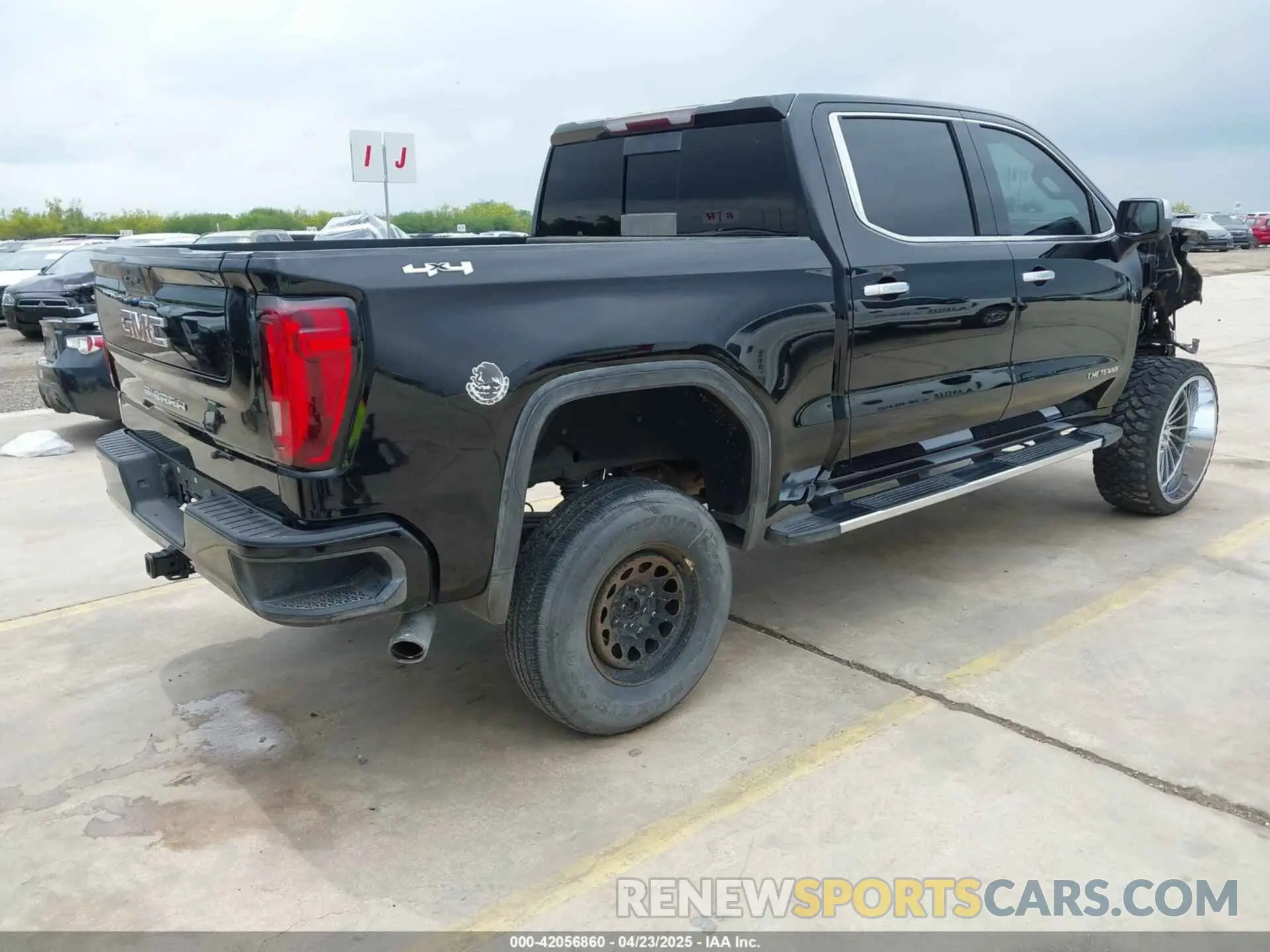 4 Photograph of a damaged car 1GTU9DED3KZ118083 GMC SIERRA 1500 2019