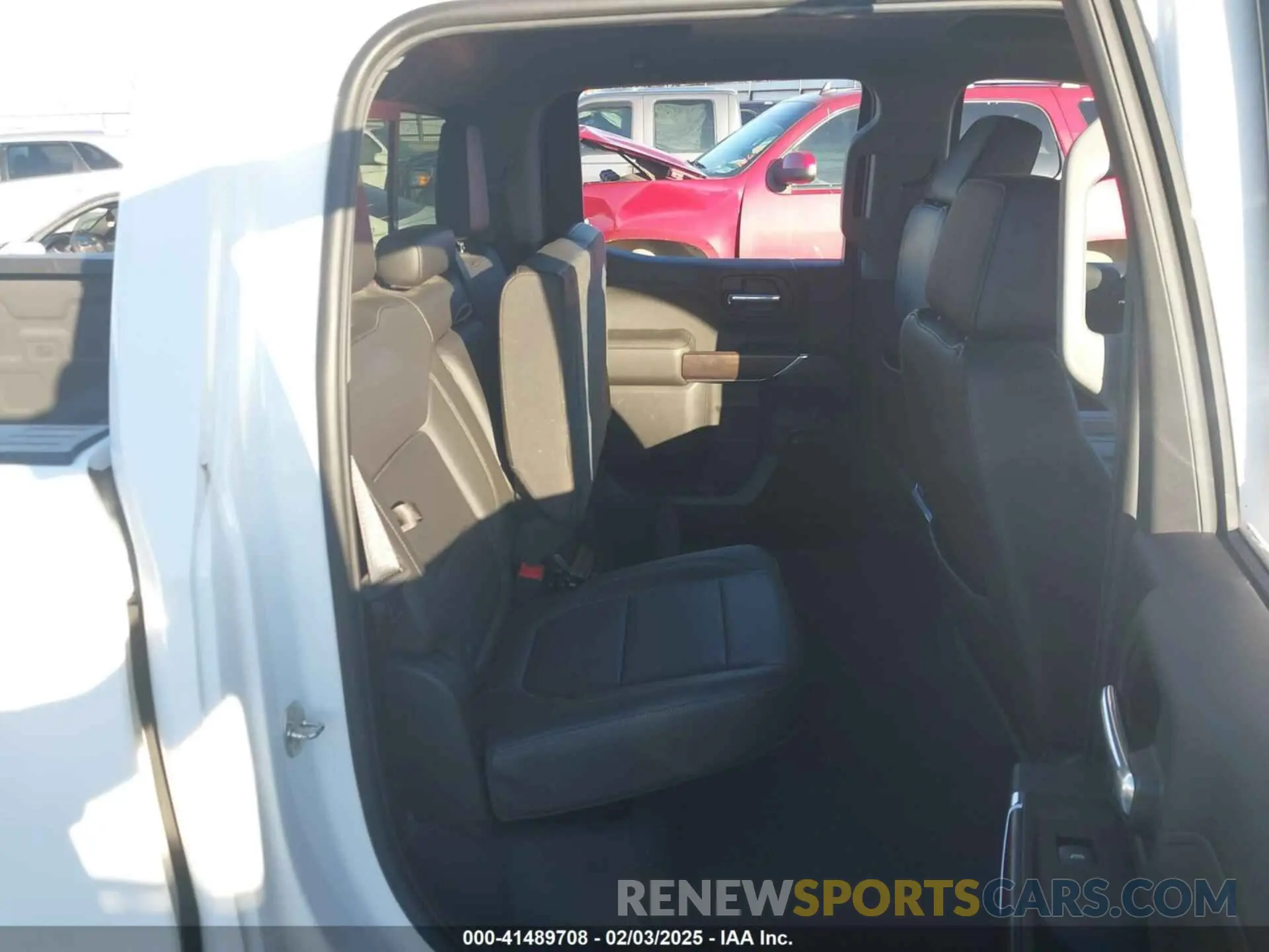 8 Photograph of a damaged car 1GTU9DEL9KZ122372 GMC SIERRA 1500 2019