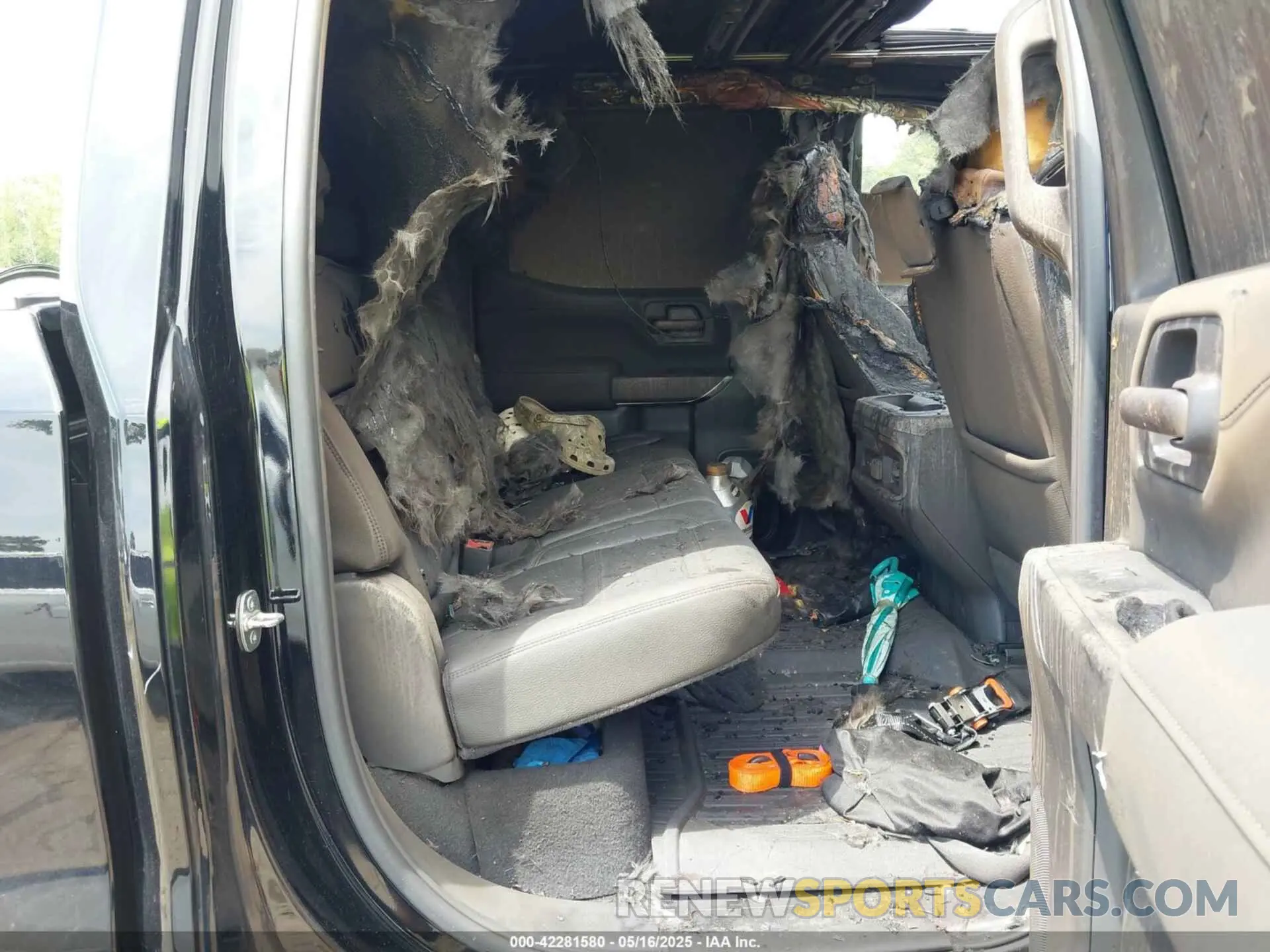 8 Photograph of a damaged car 1GTU9FEL1KZ220193 GMC SIERRA 1500 2019