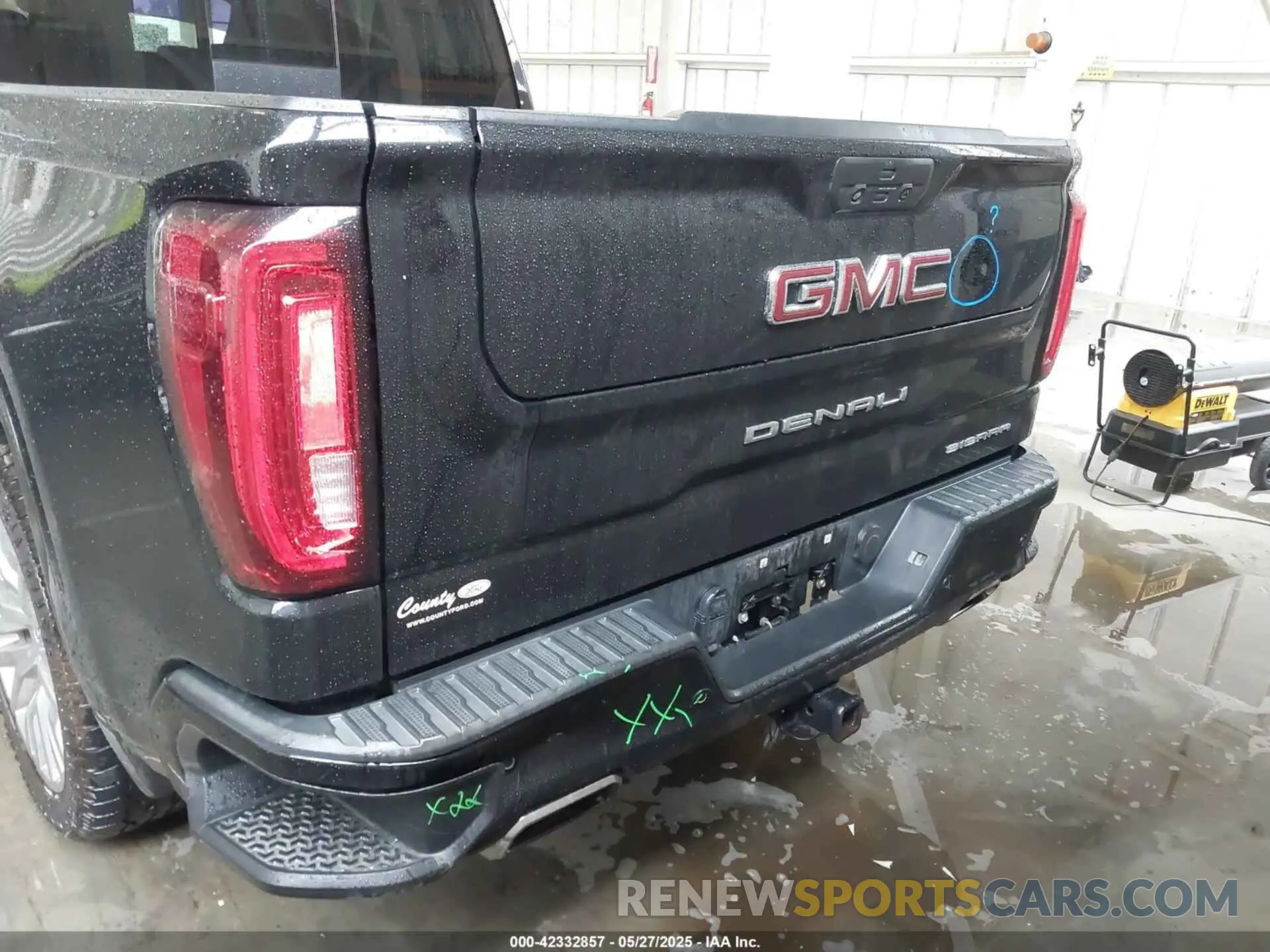 16 Photograph of a damaged car 1GTU9FEL3KZ388191 GMC SIERRA 1500 2019