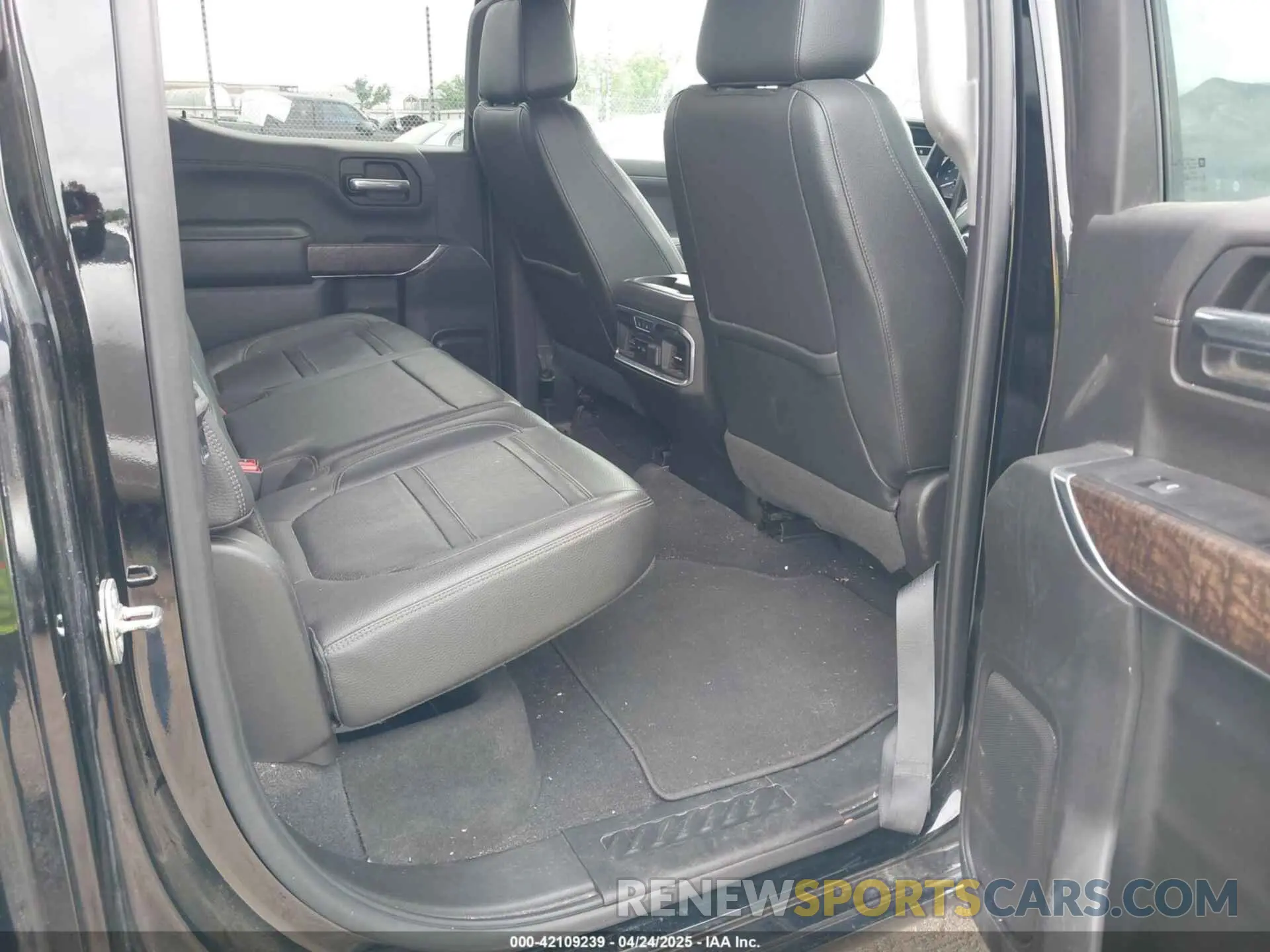 8 Photograph of a damaged car 1GTU9FEL4KZ101750 GMC SIERRA 1500 2019