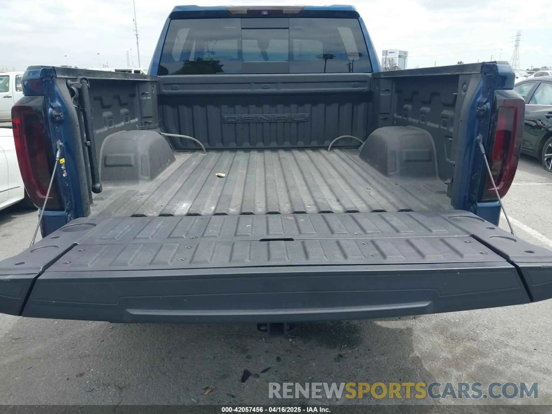 17 Photograph of a damaged car 1GTU9FEL5KZ359761 GMC SIERRA 1500 2019