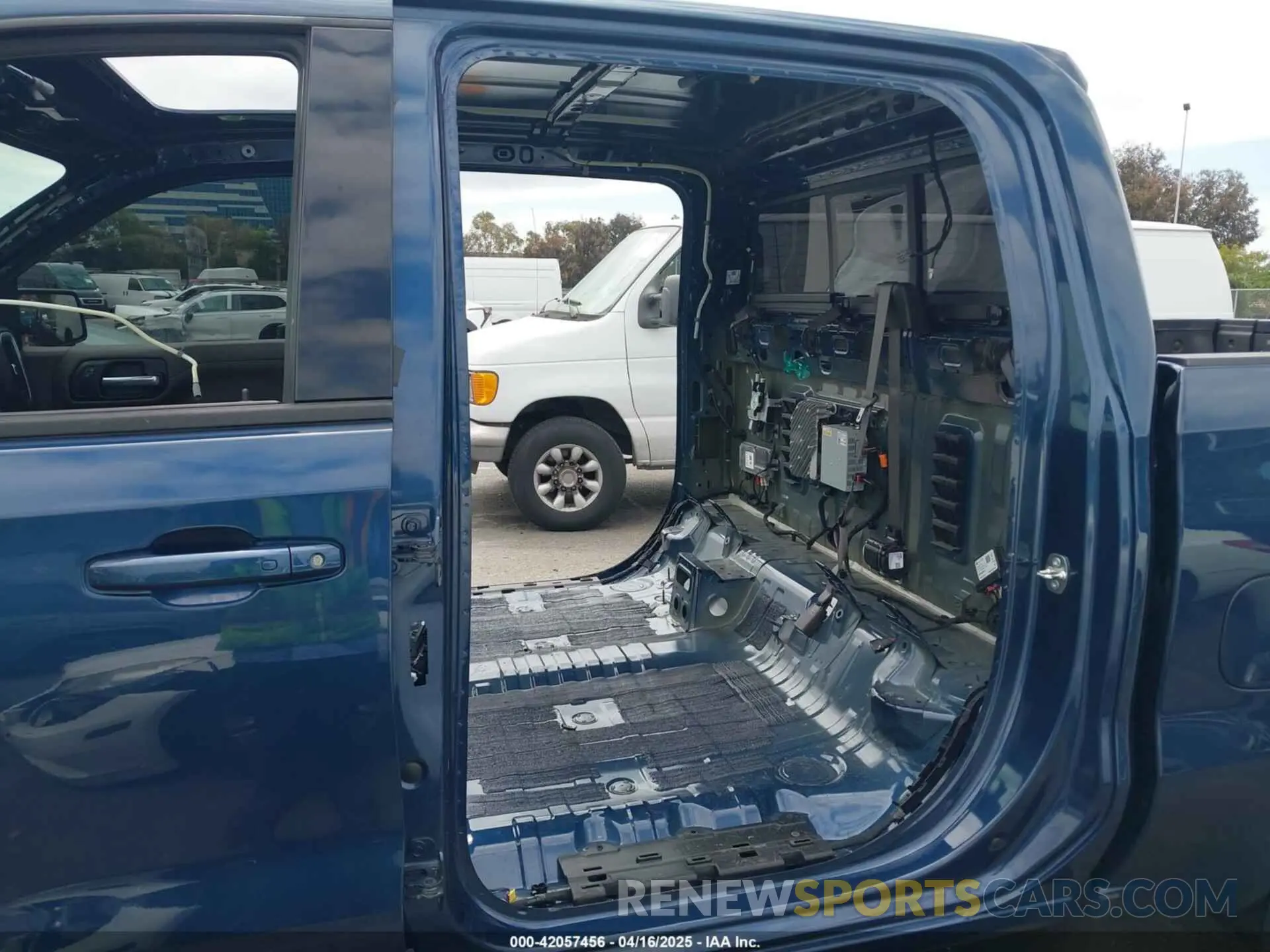 6 Photograph of a damaged car 1GTU9FEL5KZ359761 GMC SIERRA 1500 2019