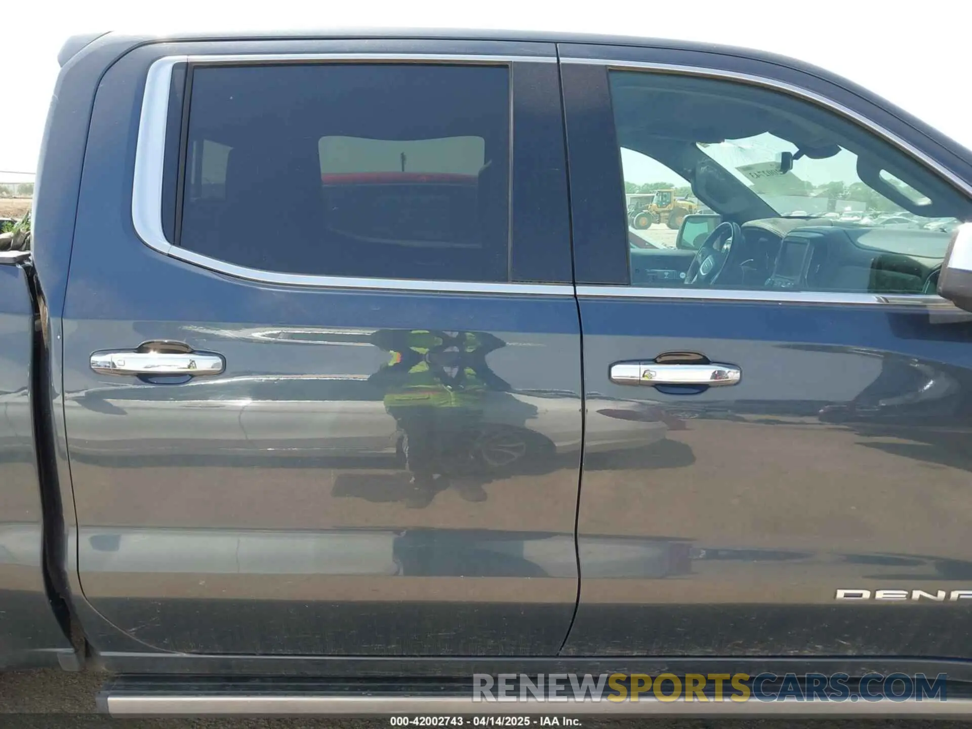 13 Photograph of a damaged car 1GTU9FEL5KZ387012 GMC SIERRA 1500 2019