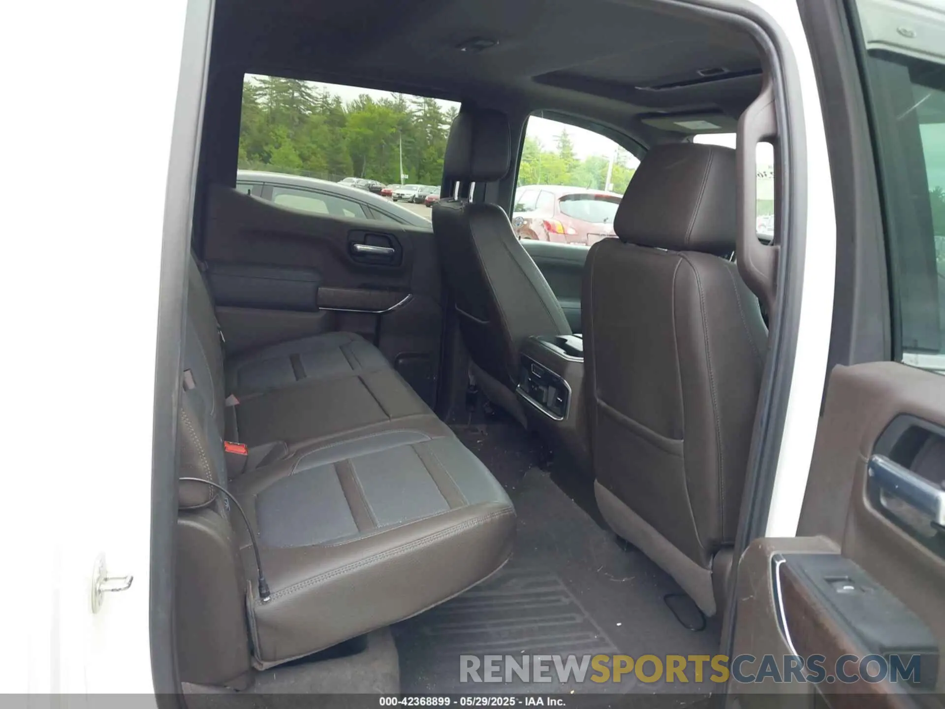 8 Photograph of a damaged car 1GTU9FEL7KZ257183 GMC SIERRA 1500 2019