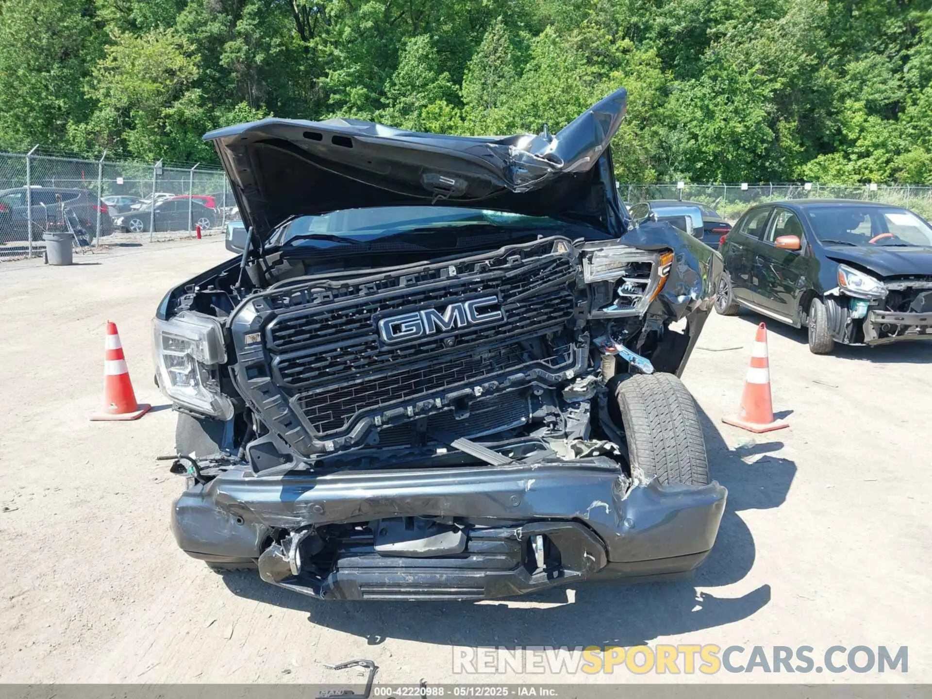 12 Photograph of a damaged car 1GTU9FEL9KZ387319 GMC SIERRA 1500 2019