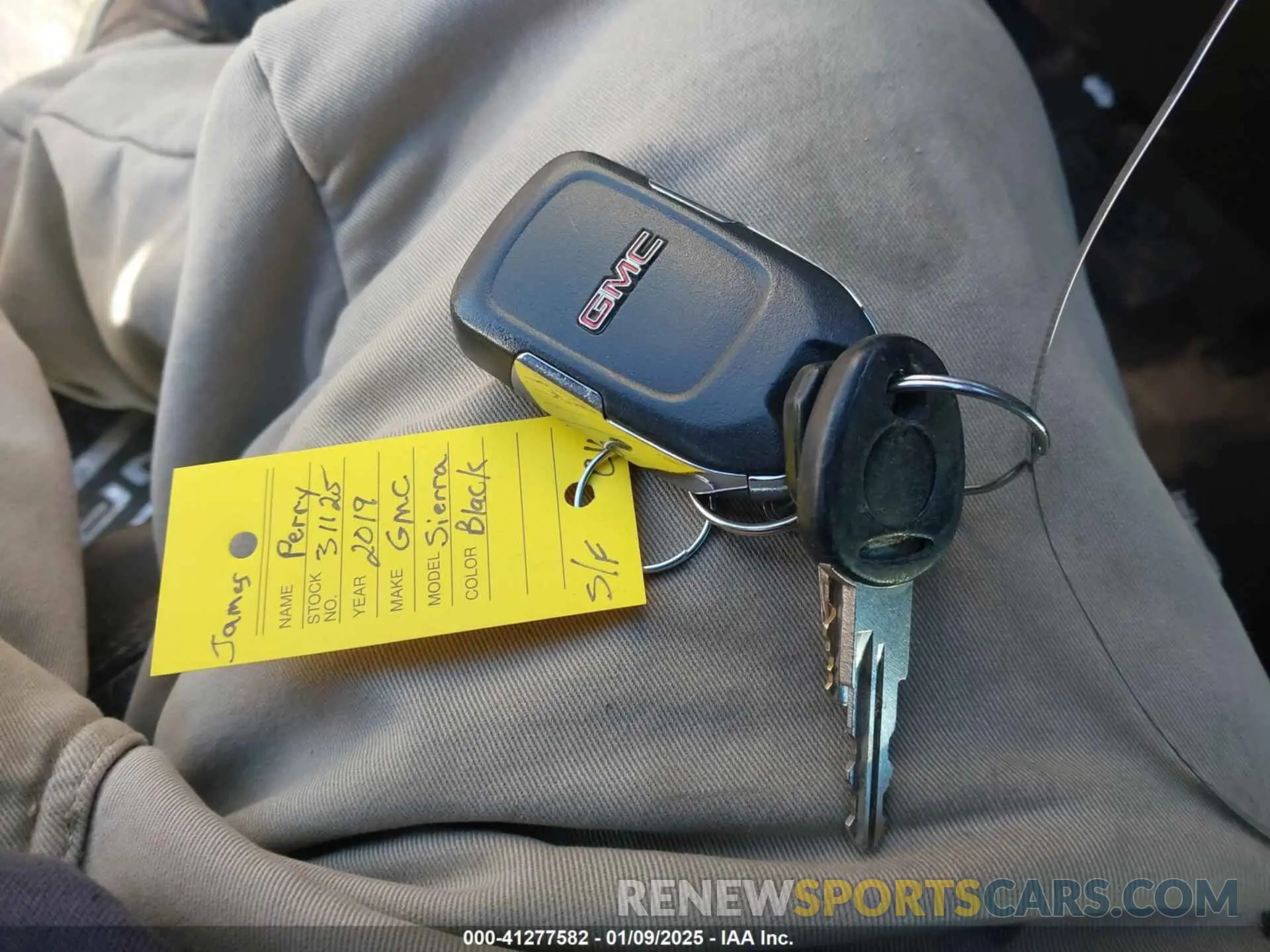 11 Photograph of a damaged car 1GTU9FELXKZ172144 GMC SIERRA 1500 2019