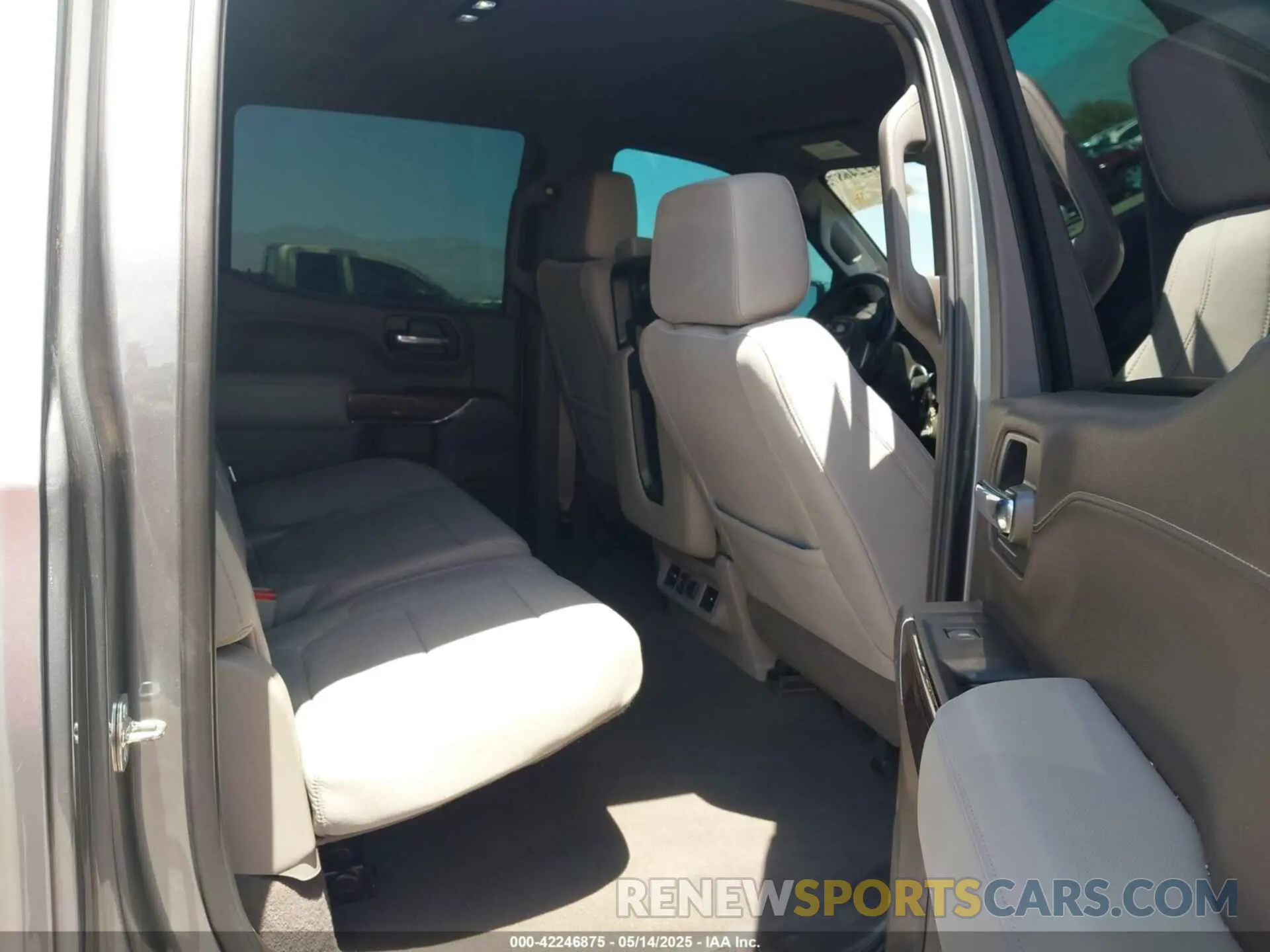 8 Photograph of a damaged car 3GTP8BED3KG240124 GMC SIERRA 1500 2019