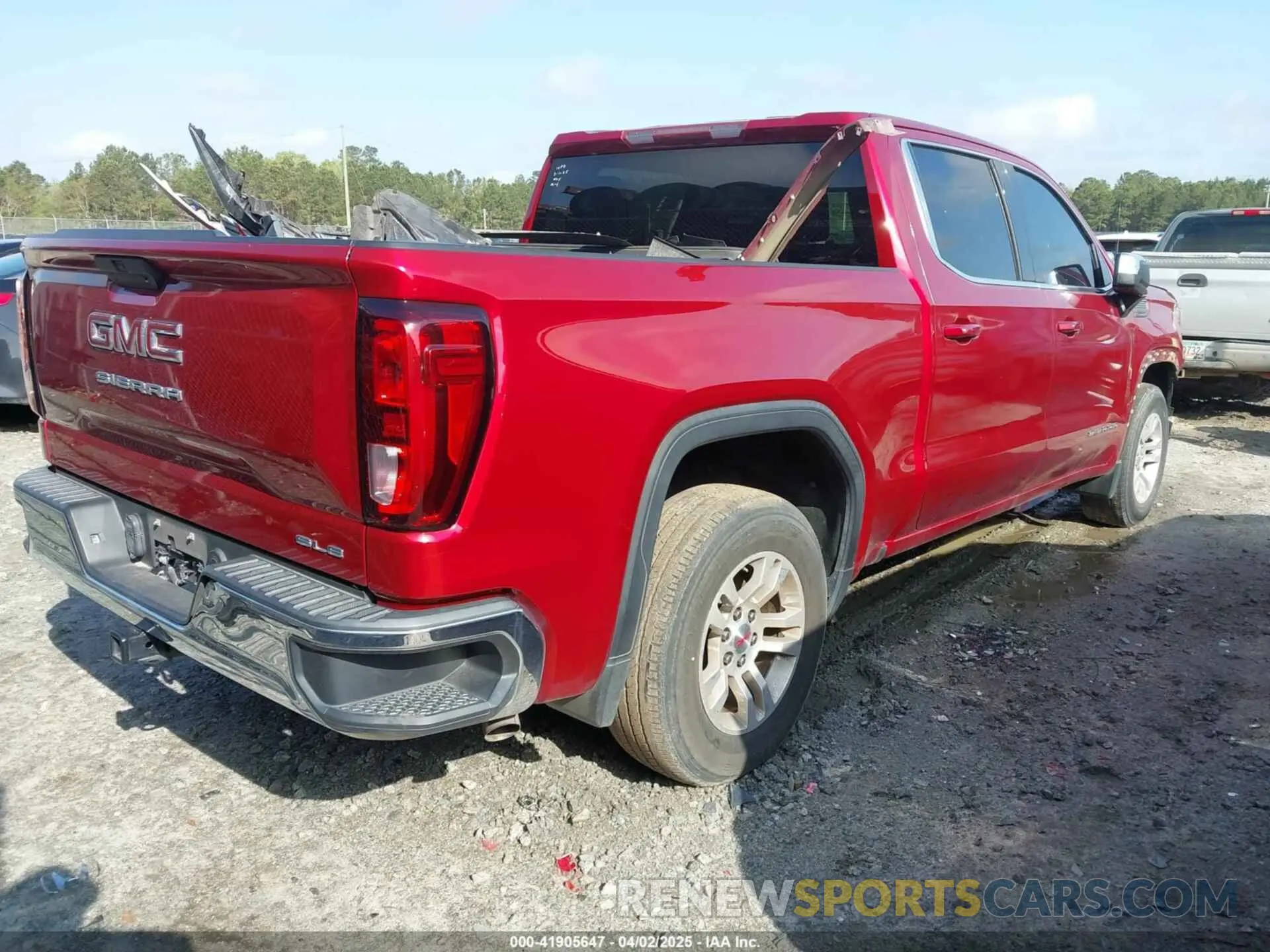 4 Photograph of a damaged car 3GTP8BEK7KG240884 GMC SIERRA 1500 2019
