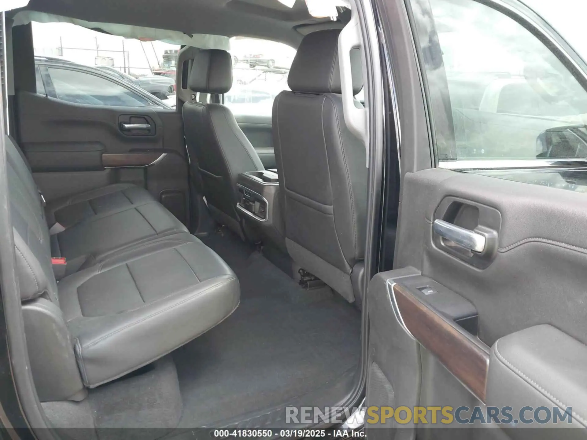 8 Photograph of a damaged car 3GTP8DED2KG162561 GMC SIERRA 1500 2019
