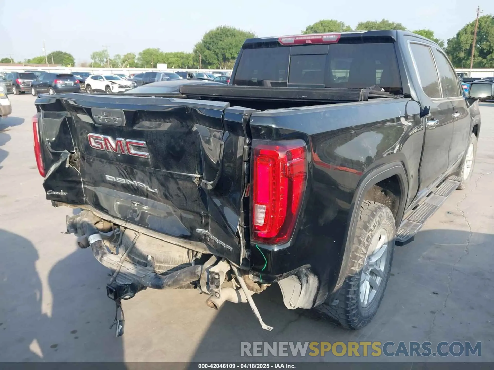 4 Photograph of a damaged car 3GTP8FED7KG215749 GMC SIERRA 1500 2019
