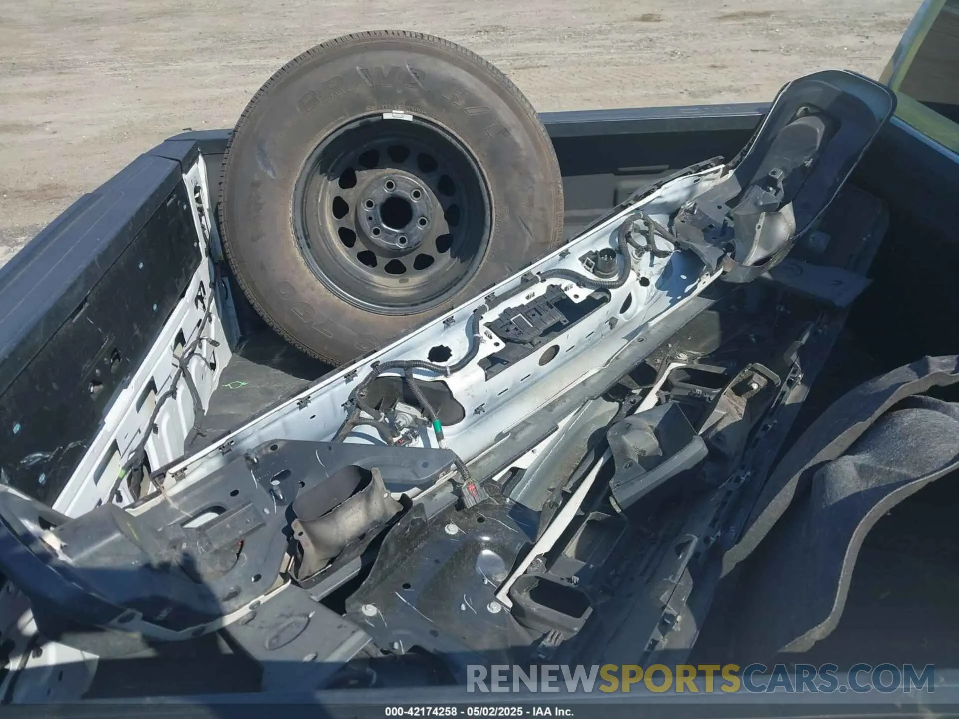 18 Photograph of a damaged car 3GTP9EEL2KG203958 GMC SIERRA 1500 2019