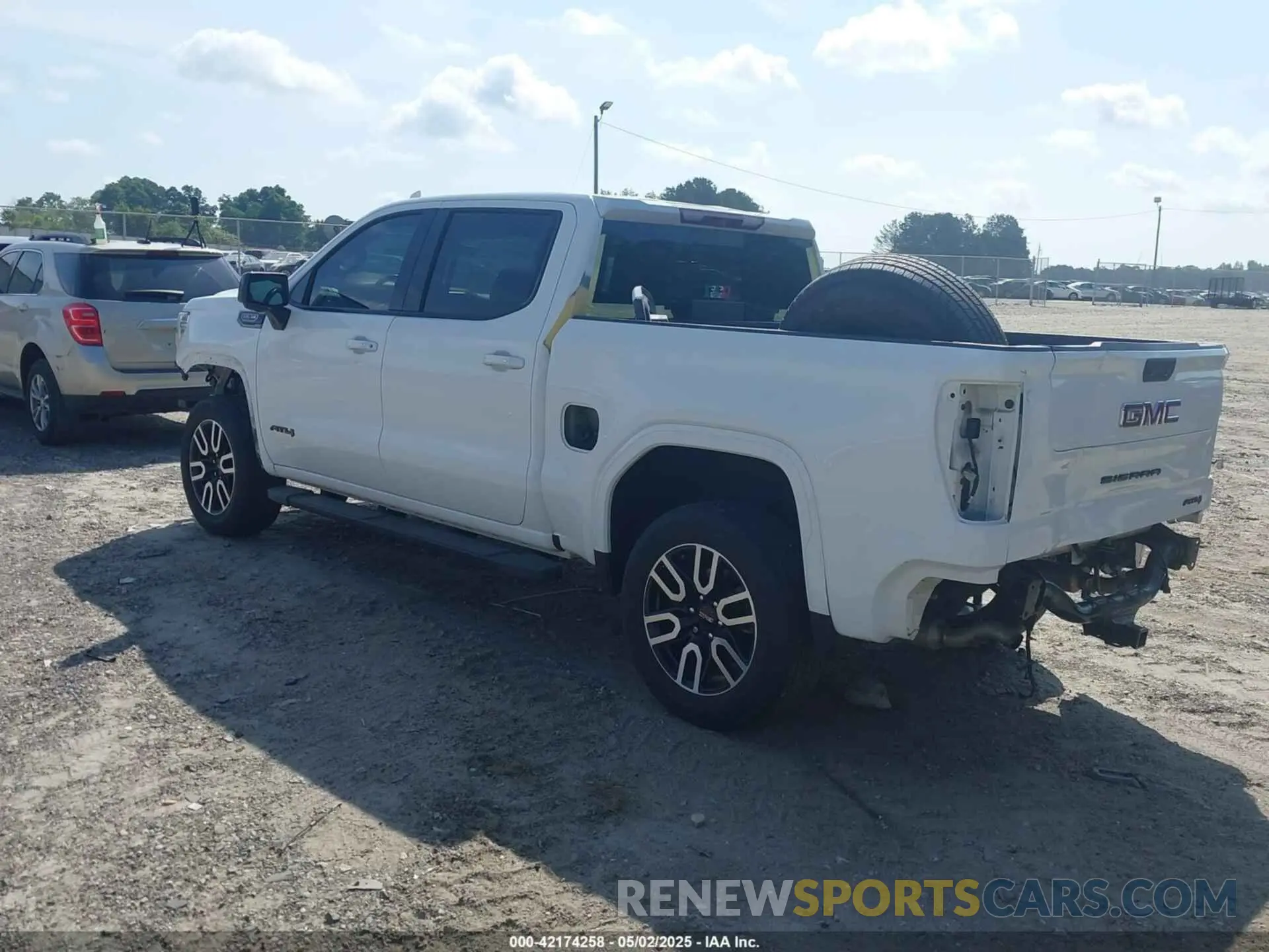 3 Photograph of a damaged car 3GTP9EEL2KG203958 GMC SIERRA 1500 2019