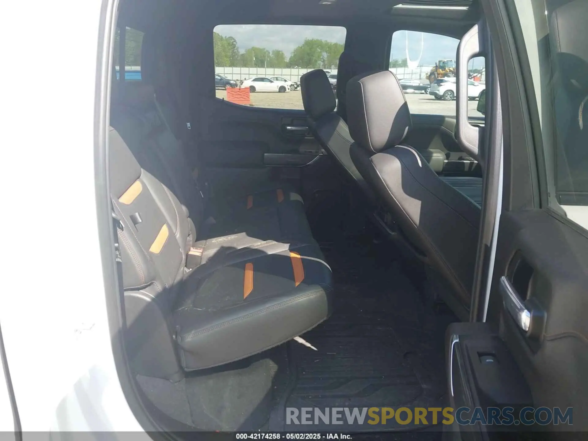 8 Photograph of a damaged car 3GTP9EEL2KG203958 GMC SIERRA 1500 2019