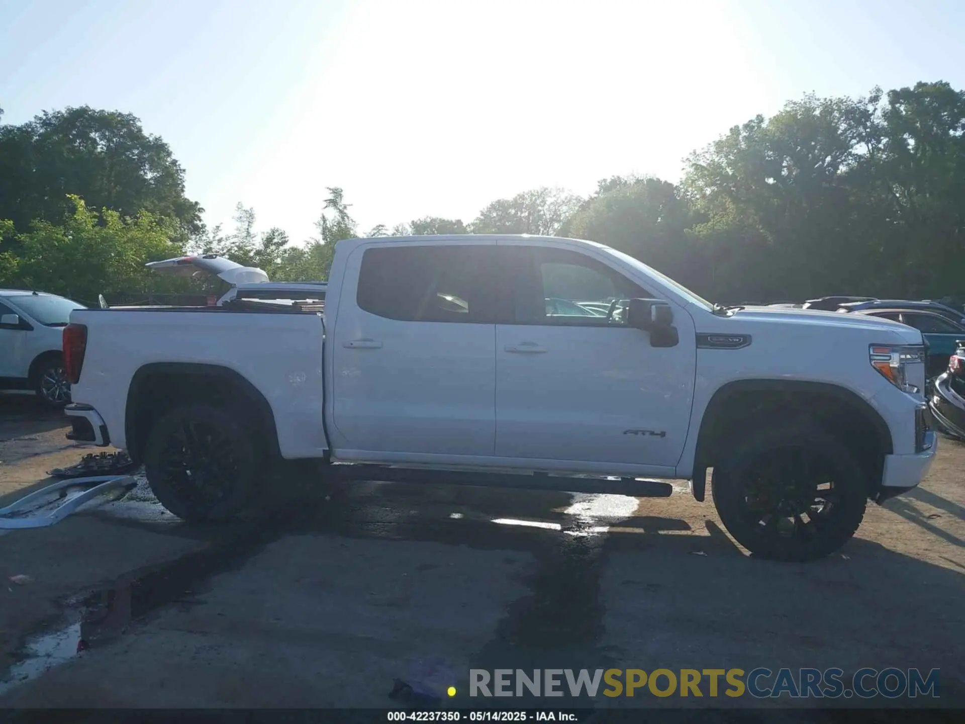 14 Photograph of a damaged car 3GTP9EEL7KG238415 GMC SIERRA 1500 2019