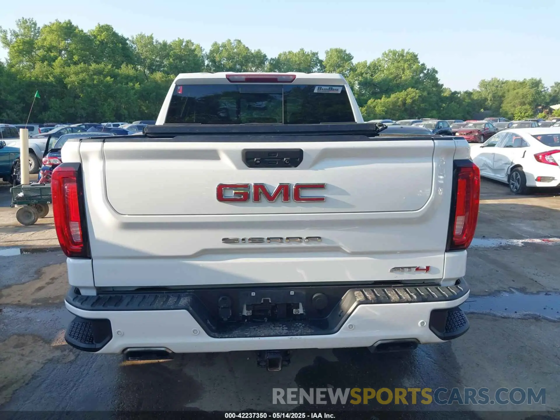 17 Photograph of a damaged car 3GTP9EEL7KG238415 GMC SIERRA 1500 2019