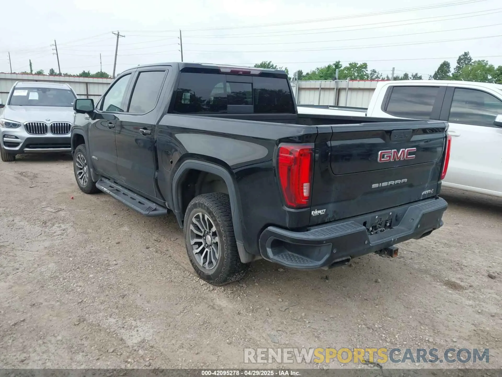 3 Photograph of a damaged car 3GTP9EEL8KG131096 GMC SIERRA 1500 2019
