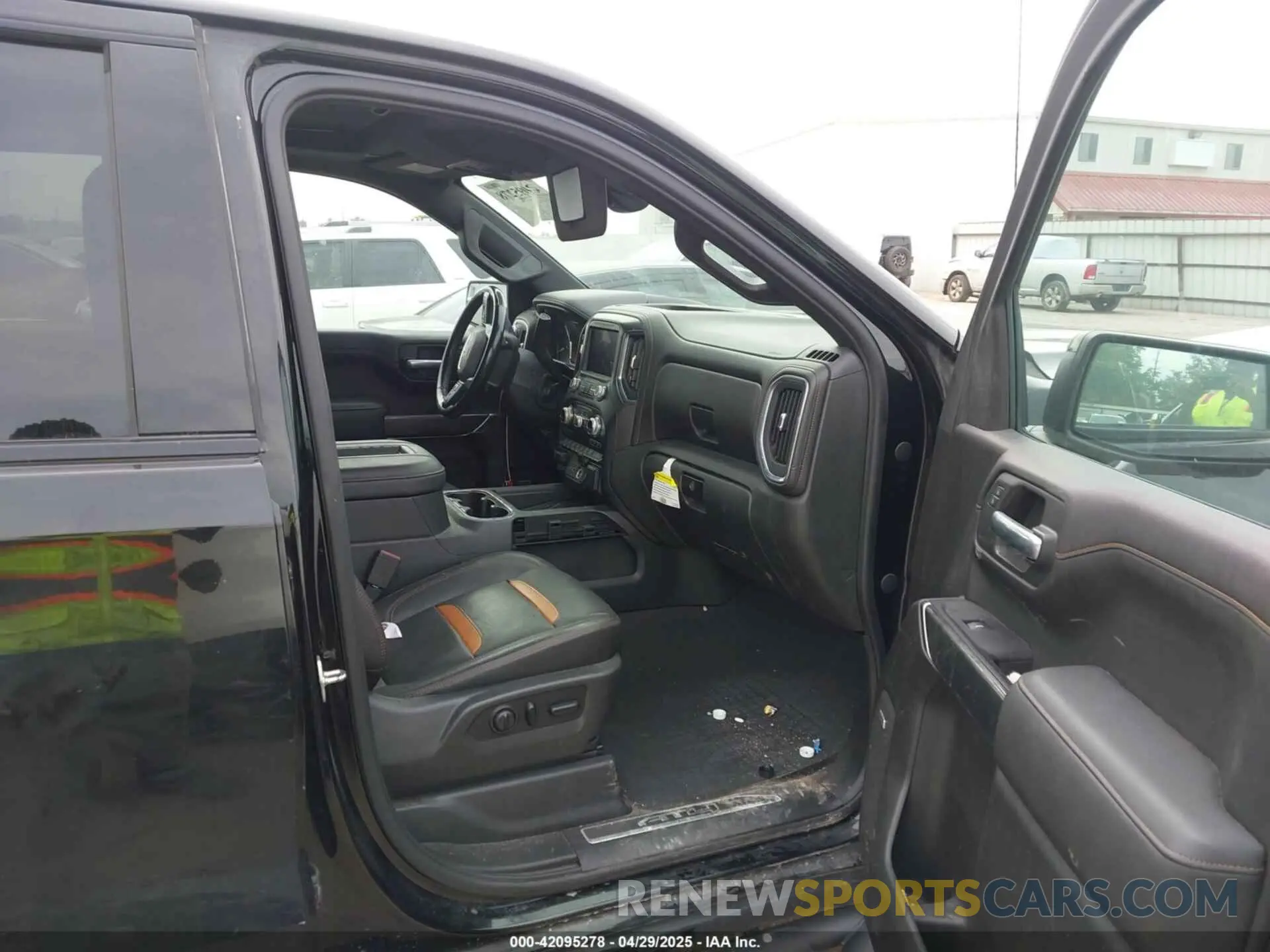 5 Photograph of a damaged car 3GTP9EEL8KG131096 GMC SIERRA 1500 2019