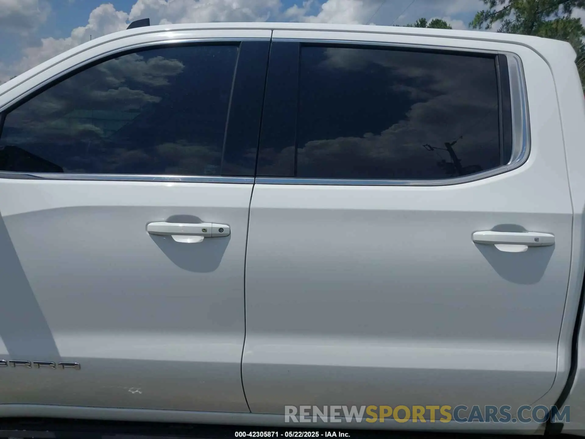14 Photograph of a damaged car 3GTU9BED4KG256025 GMC SIERRA 1500 2019