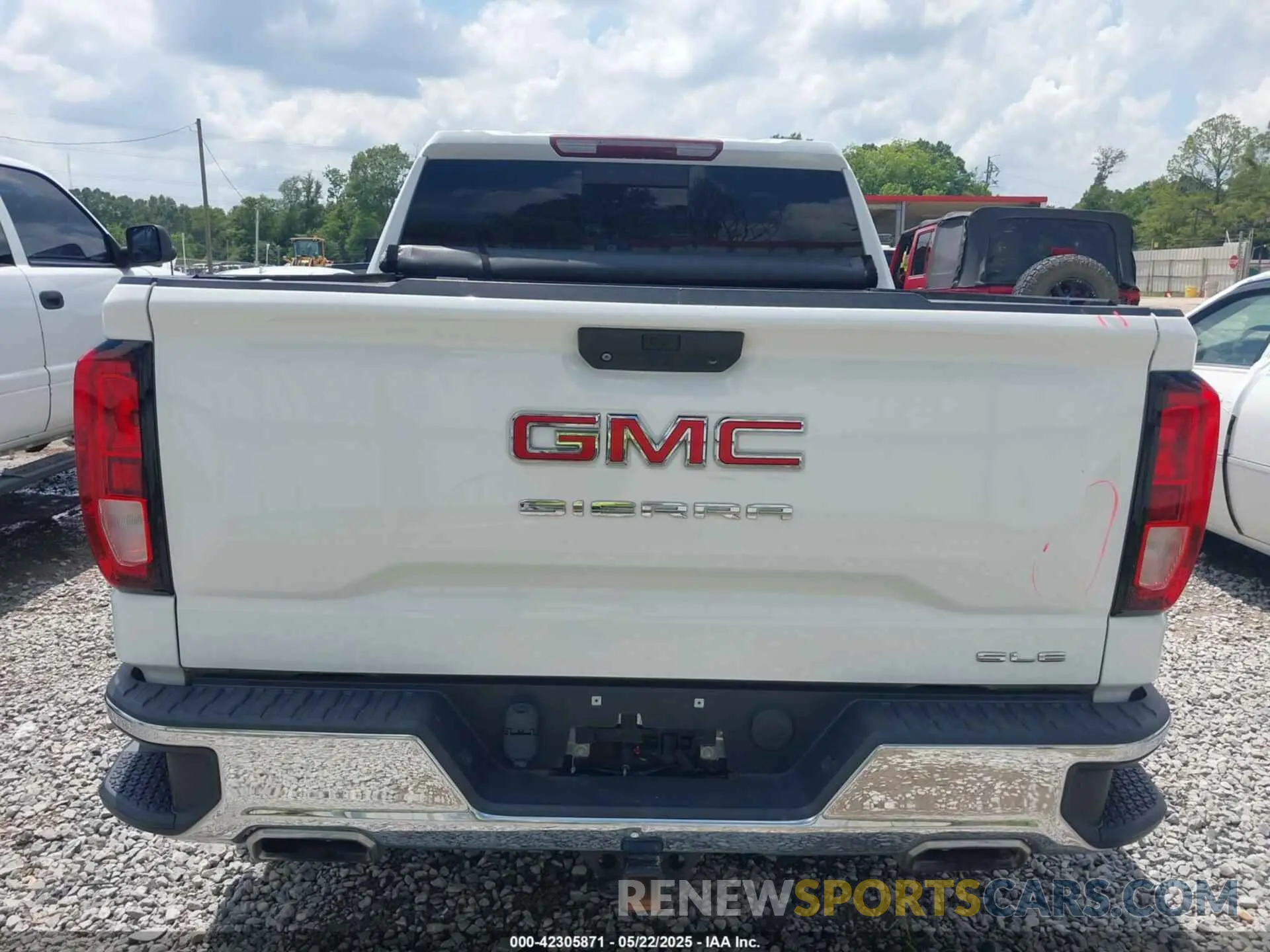 16 Photograph of a damaged car 3GTU9BED4KG256025 GMC SIERRA 1500 2019