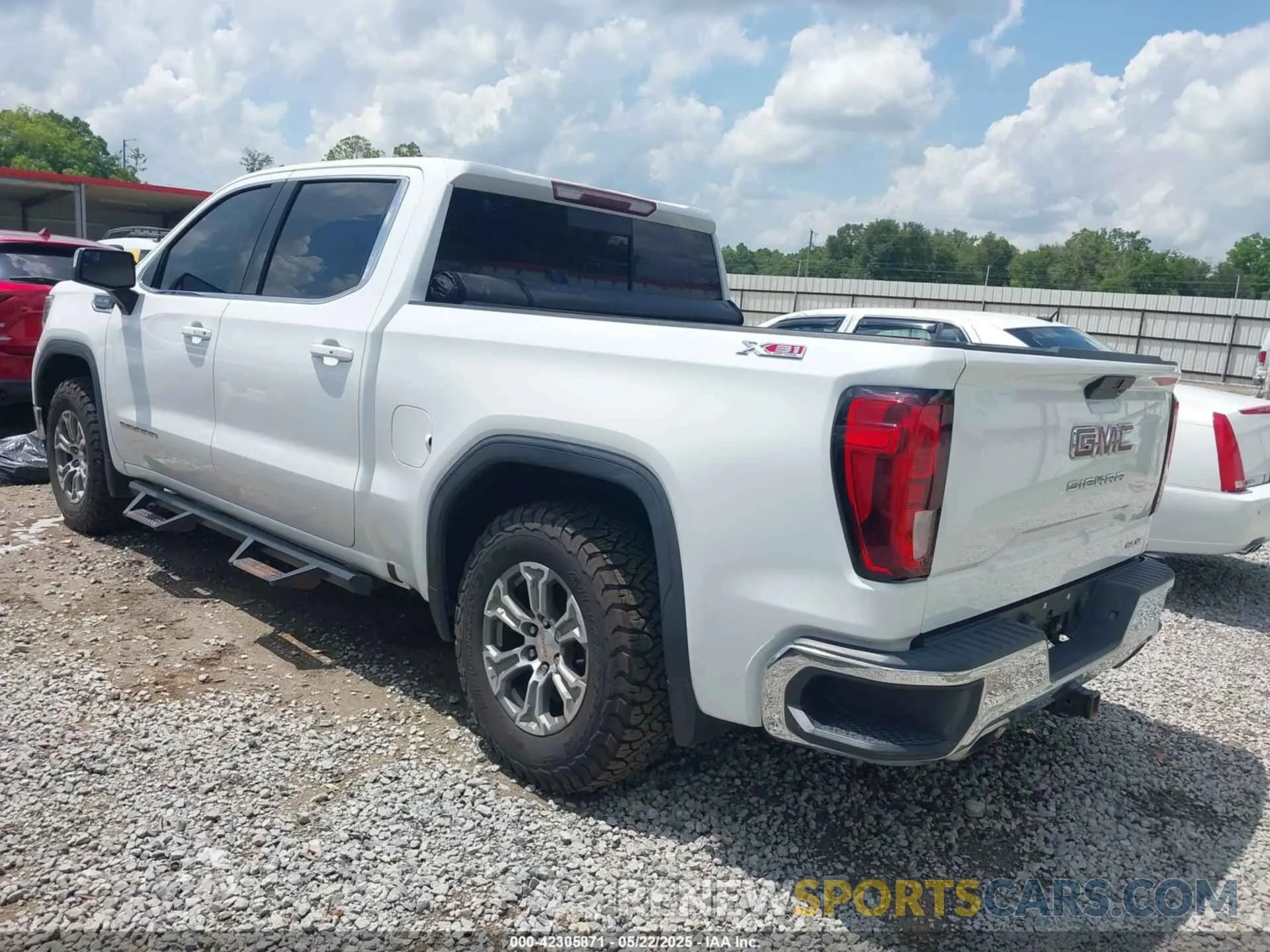 3 Photograph of a damaged car 3GTU9BED4KG256025 GMC SIERRA 1500 2019