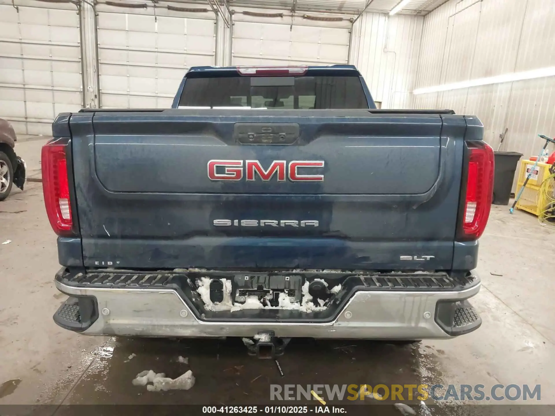 17 Photograph of a damaged car 3GTU9DED3KG137085 GMC SIERRA 1500 2019