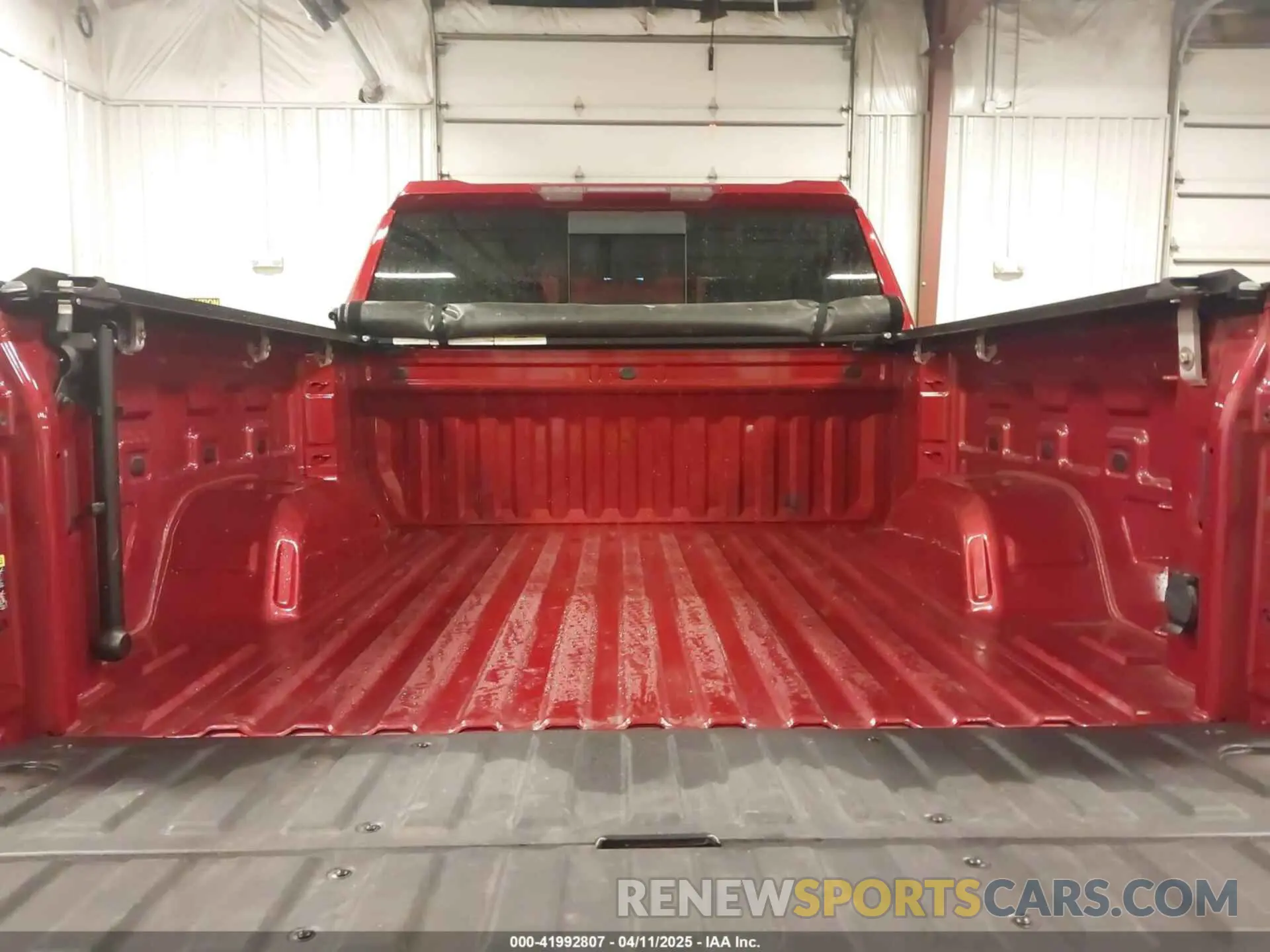 18 Photograph of a damaged car 3GTU9DED4KG132221 GMC SIERRA 1500 2019