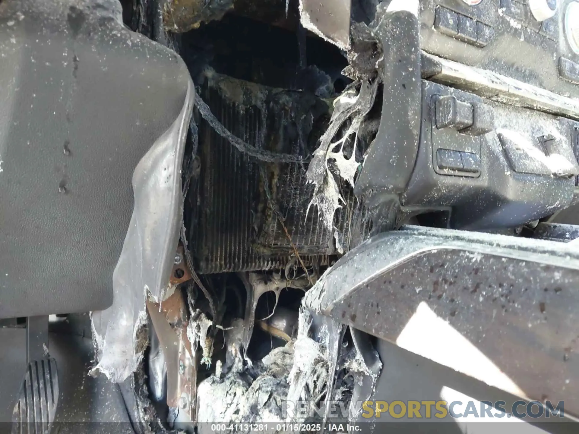 6 Photograph of a damaged car 3GTU9DEDXKG273682 GMC SIERRA 1500 2019
