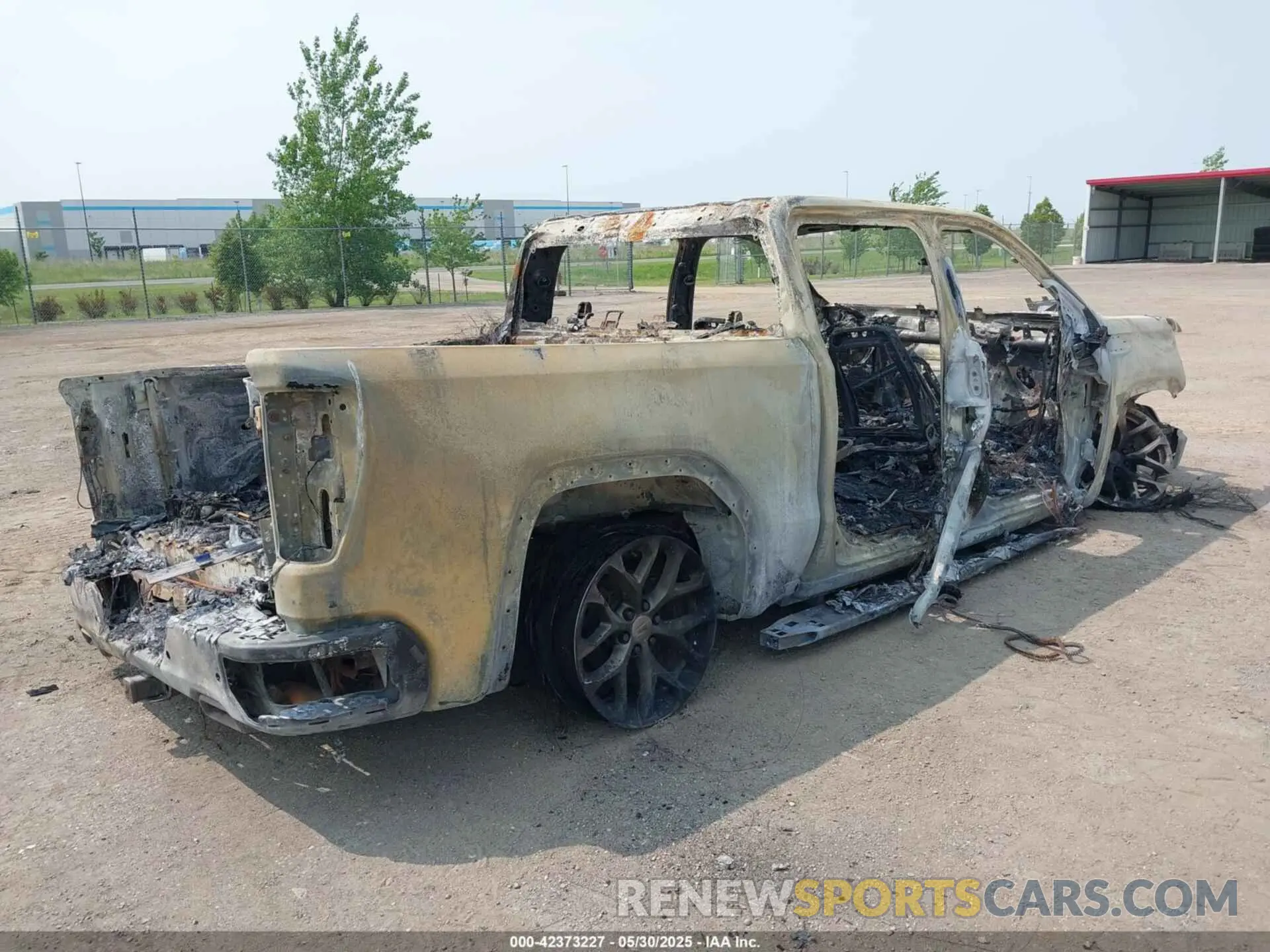 4 Photograph of a damaged car 3GTU9FEL7KG139621 GMC SIERRA 1500 2019