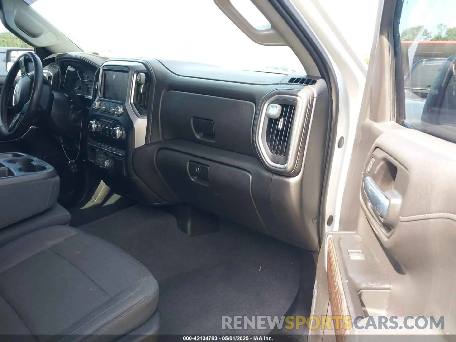 5 Photograph of a damaged car 1GTP8CEDXLZ108002 GMC SIERRA 1500 2020
