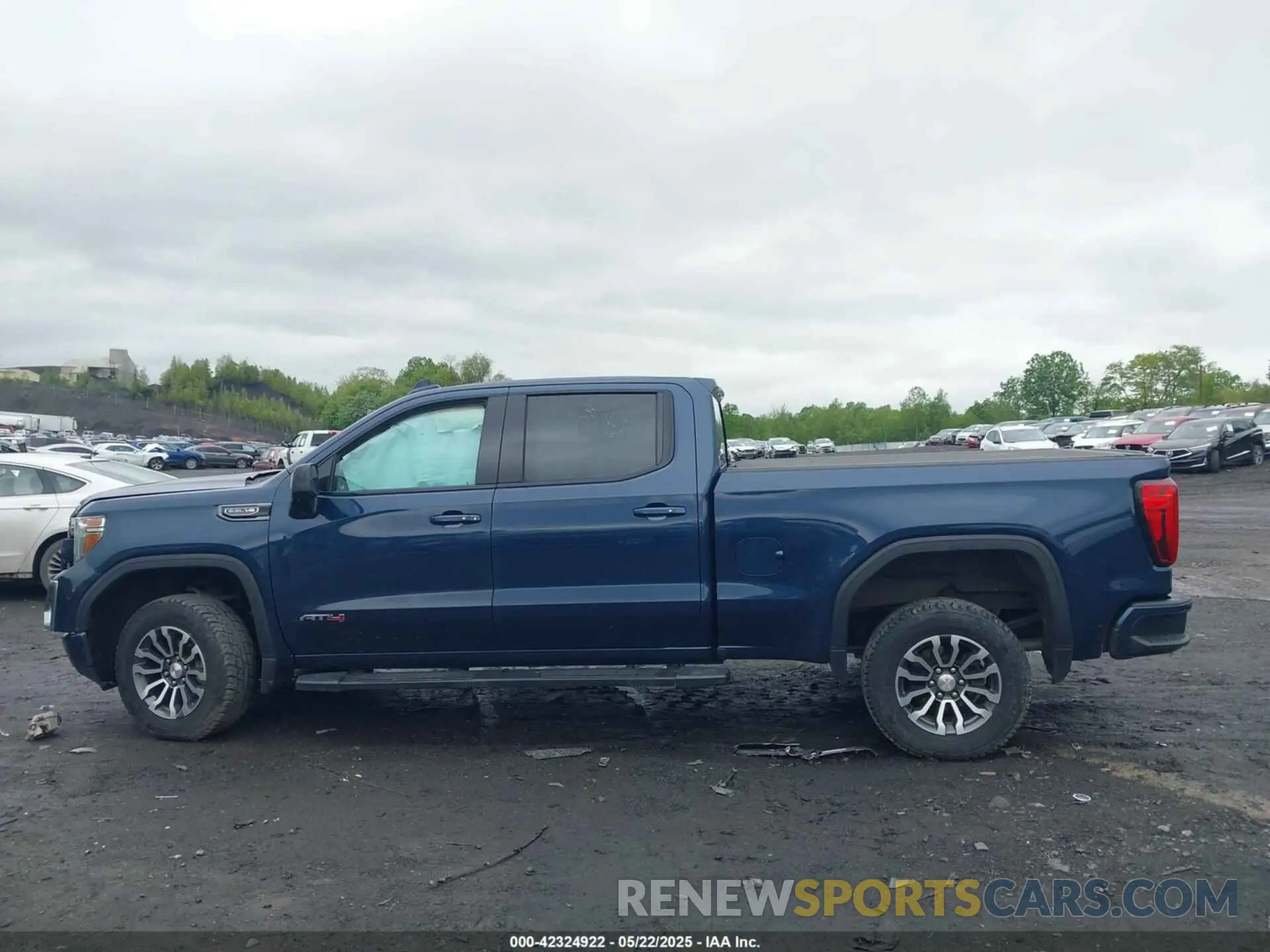 14 Photograph of a damaged car 1GTP9EED8LZ239051 GMC SIERRA 1500 2020