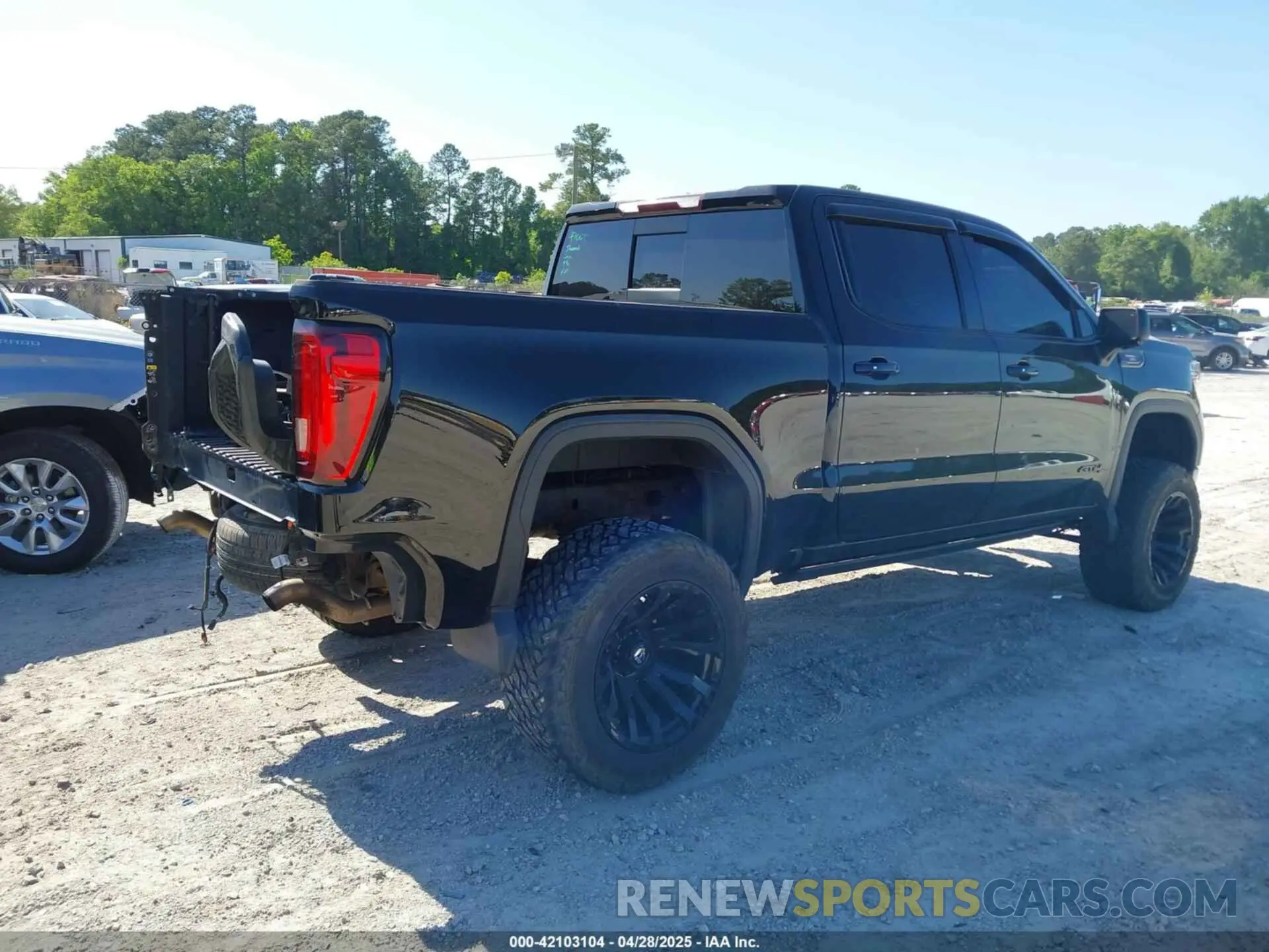 4 Photograph of a damaged car 1GTP9EEL2LZ207493 GMC SIERRA 1500 2020