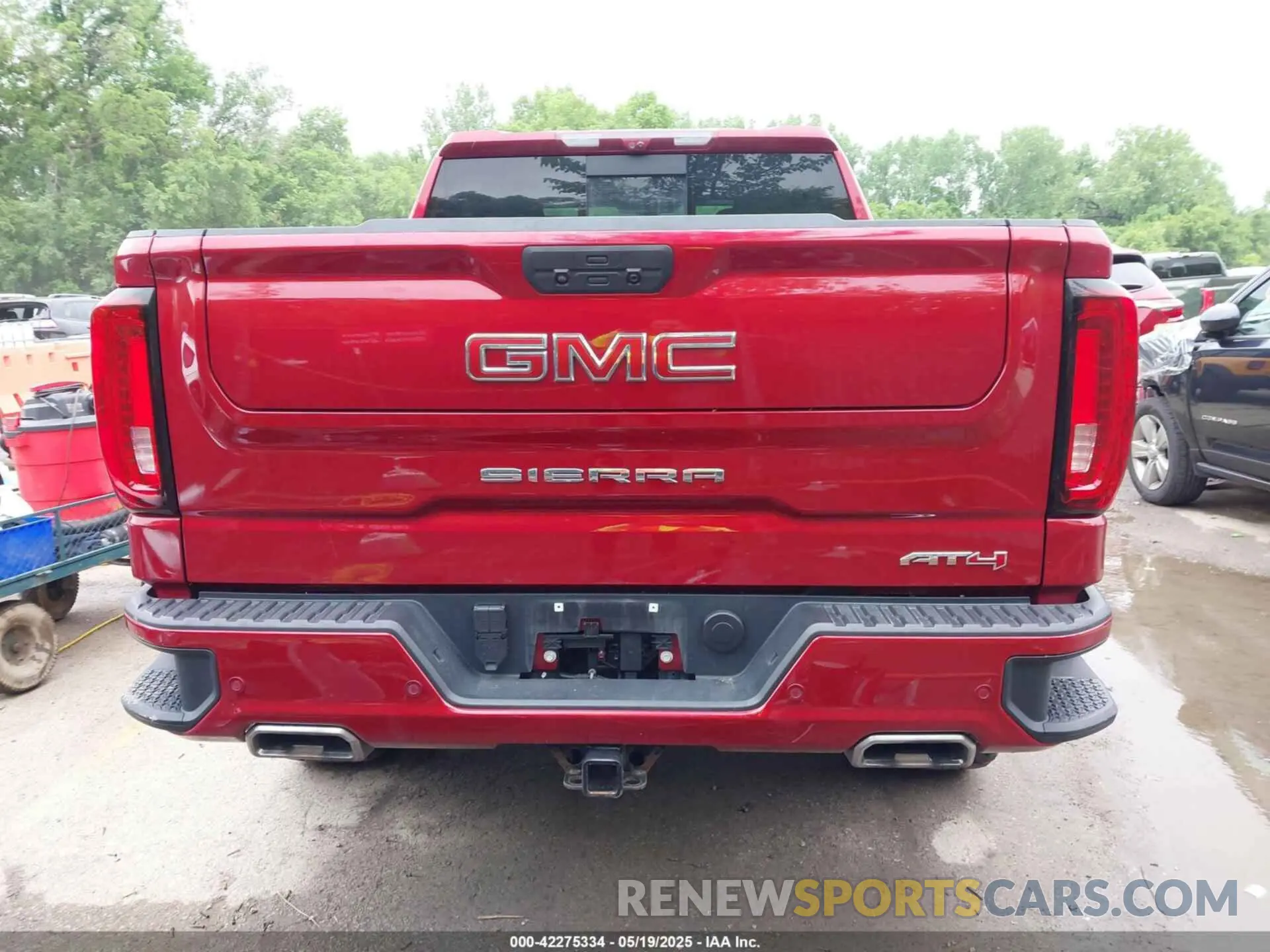 17 Photograph of a damaged car 1GTP9EEL8LZ297488 GMC SIERRA 1500 2020