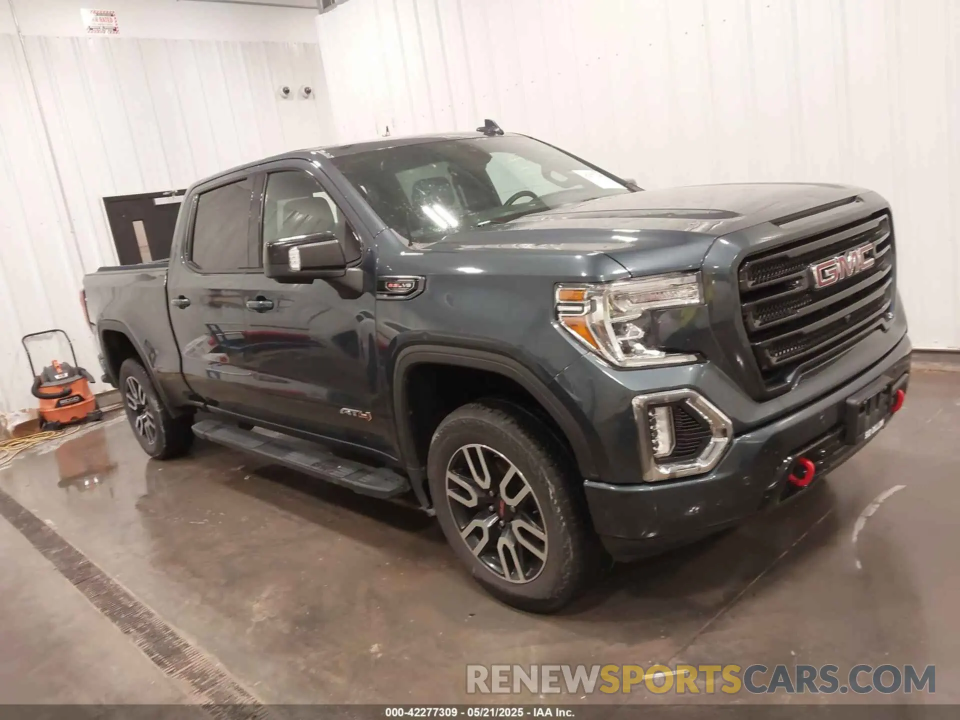 1 Photograph of a damaged car 1GTP9EEL9LZ133098 GMC SIERRA 1500 2020