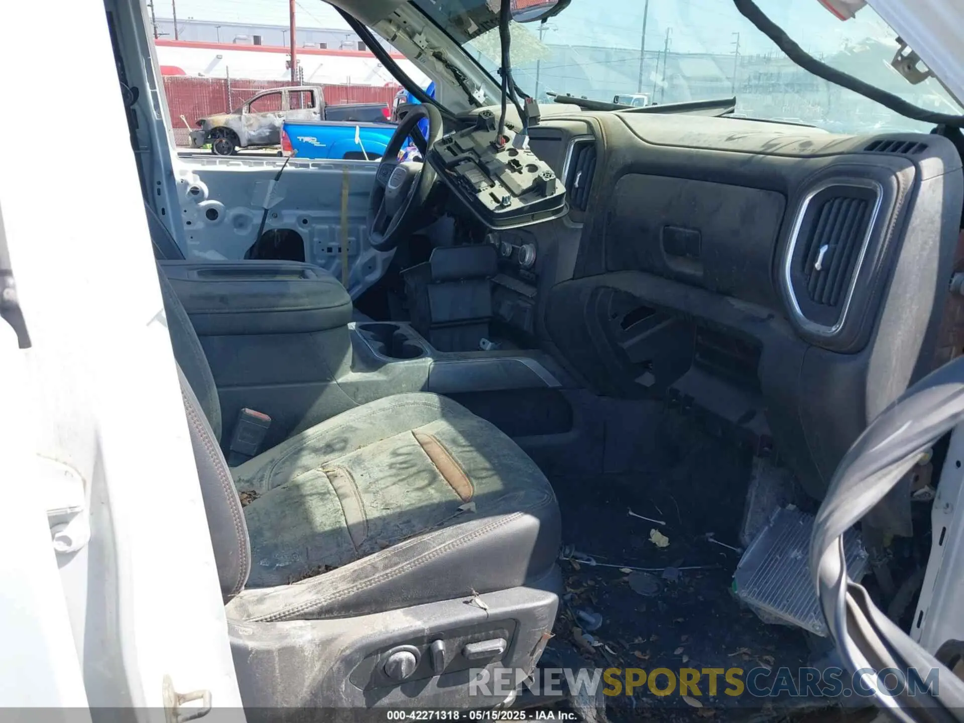 5 Photograph of a damaged car 1GTP9EELXLZ316476 GMC SIERRA 1500 2020