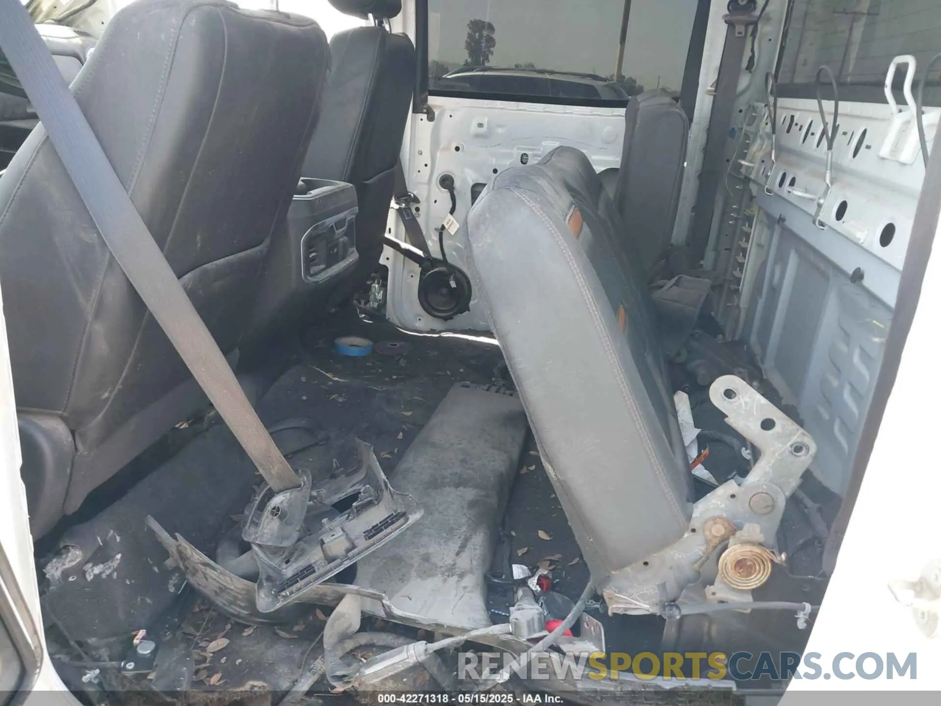 8 Photograph of a damaged car 1GTP9EELXLZ316476 GMC SIERRA 1500 2020