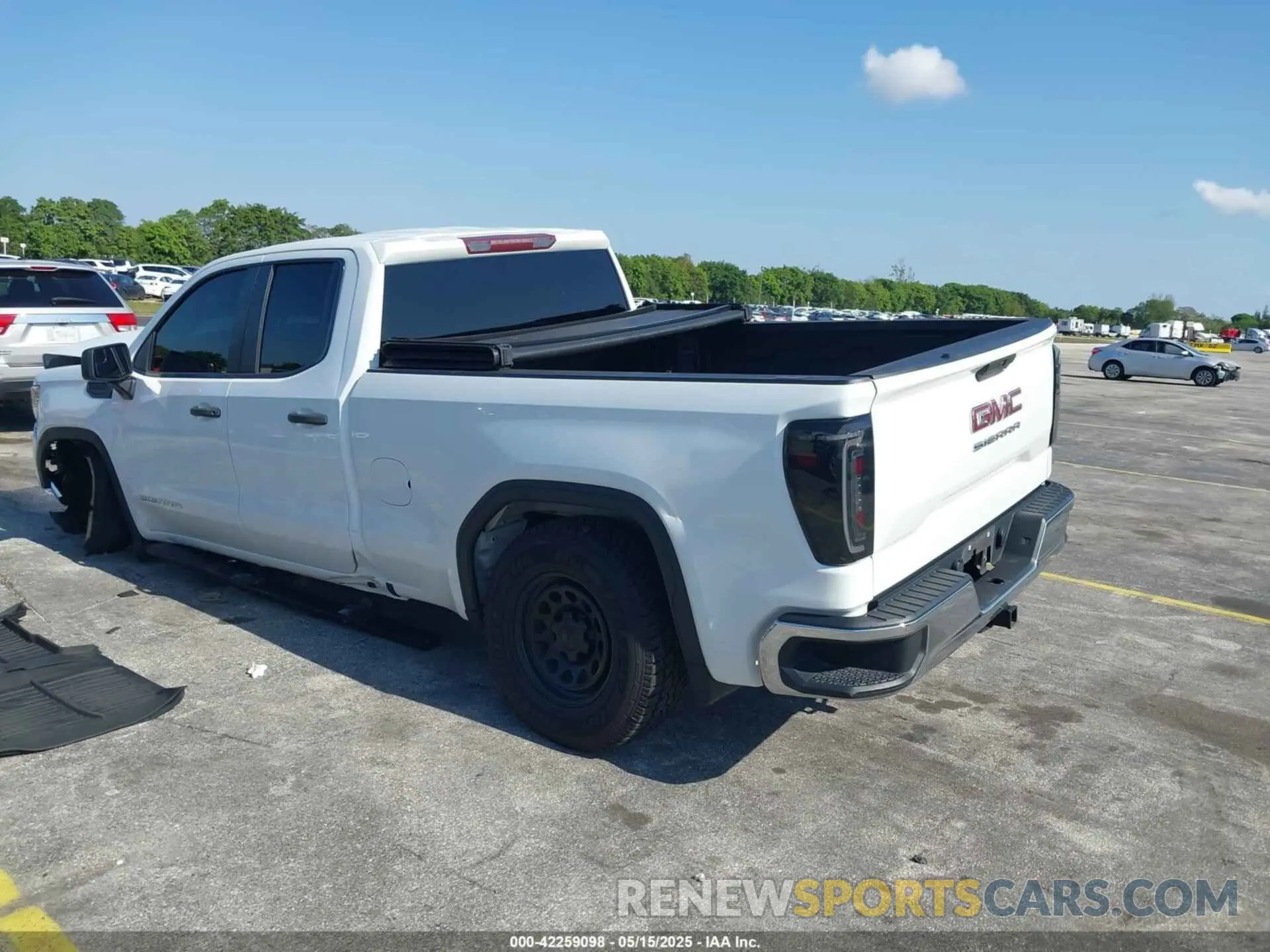 3 Photograph of a damaged car 1GTR8AEHXLZ364124 GMC SIERRA 1500 2020