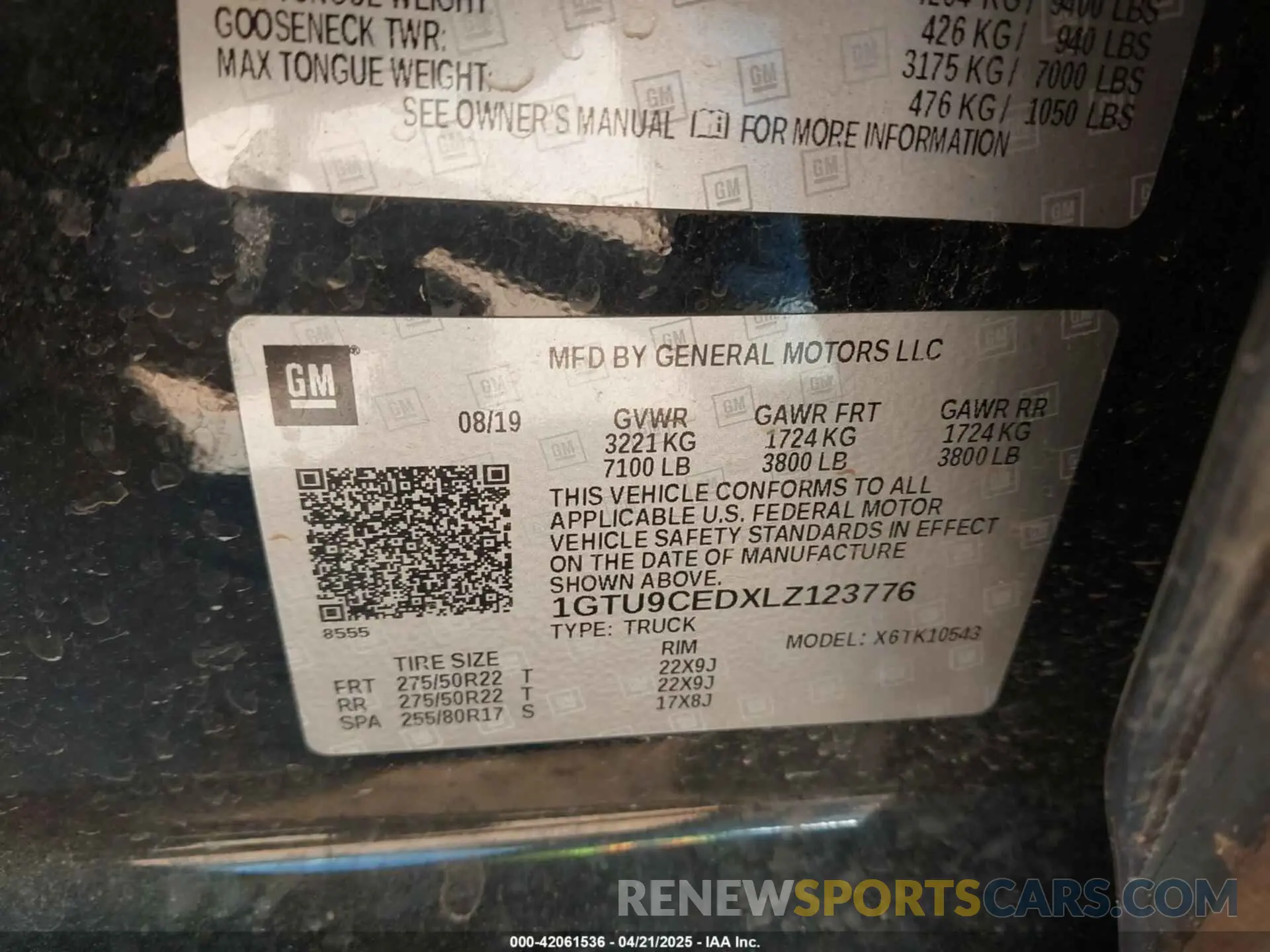 9 Photograph of a damaged car 1GTU9CEDXLZ123776 GMC SIERRA 1500 2020