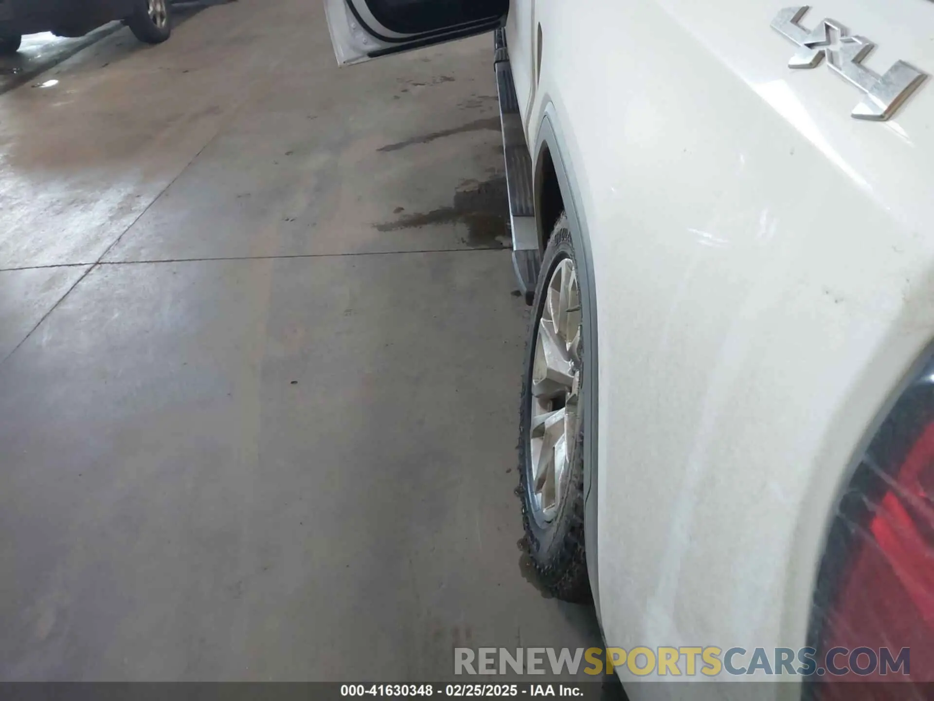 18 Photograph of a damaged car 1GTU9DED0LZ110945 GMC SIERRA 1500 2020