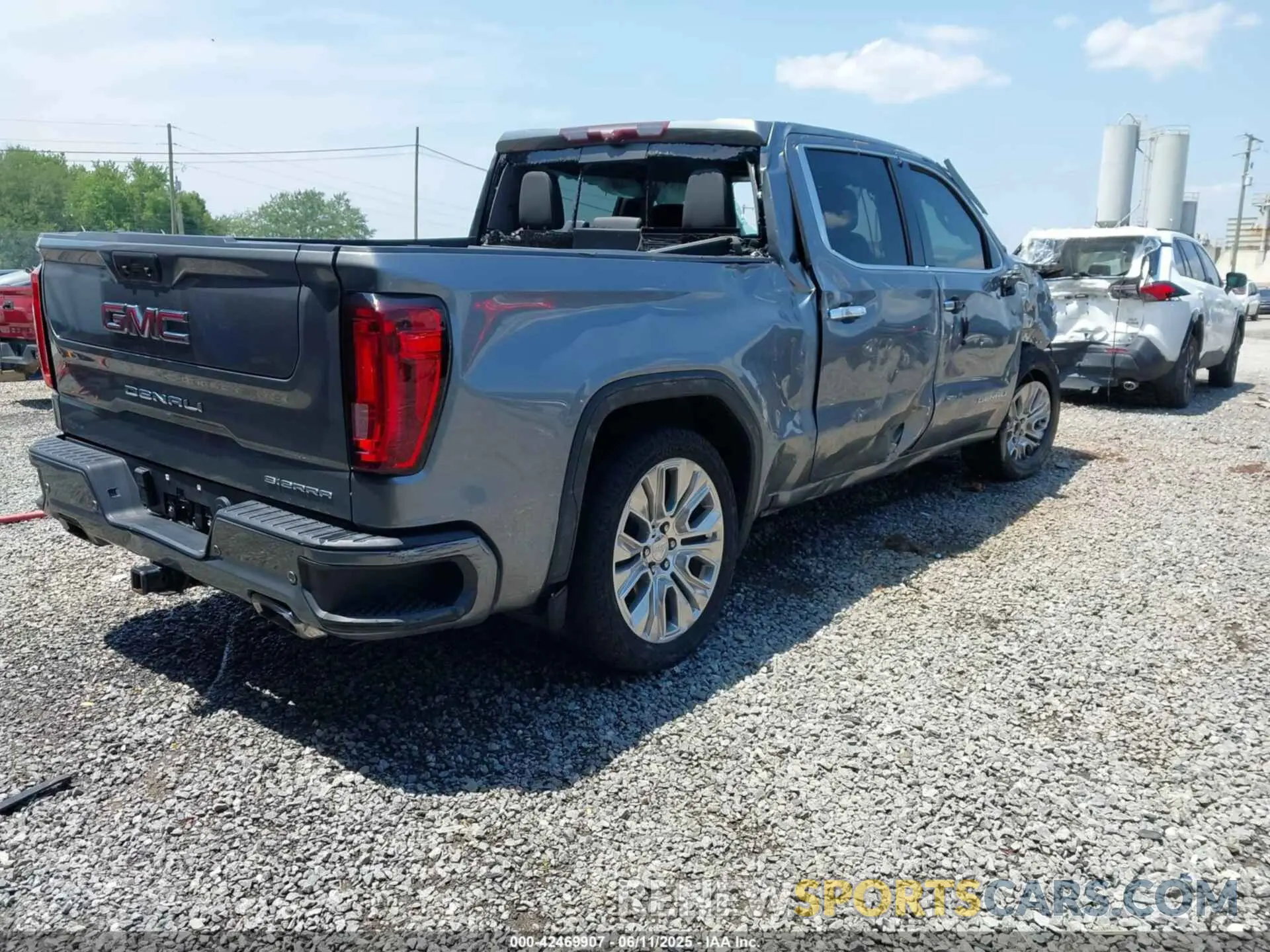 4 Photograph of a damaged car 1GTU9FEL5LZ176121 GMC SIERRA 1500 2020