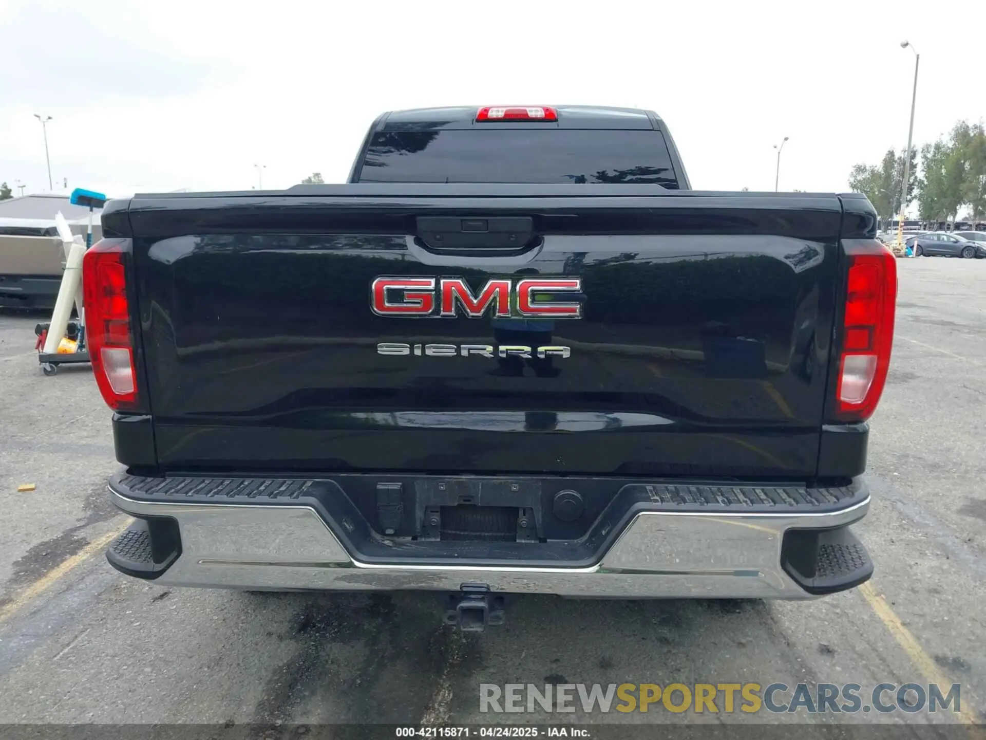 17 Photograph of a damaged car 3GTN8AEH1LG211887 GMC SIERRA 1500 2020