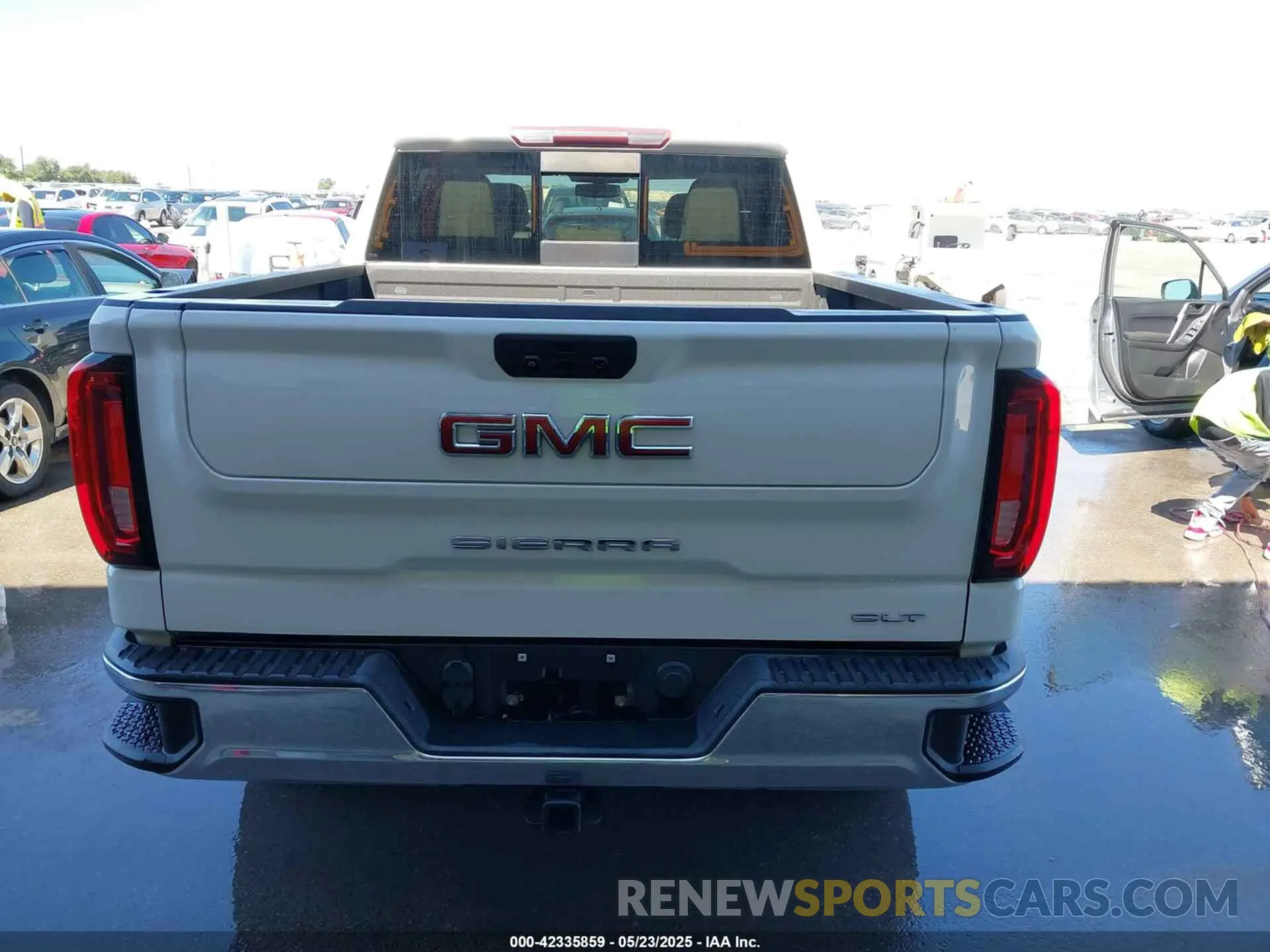 17 Photograph of a damaged car 3GTP8DED4LG208070 GMC SIERRA 1500 2020
