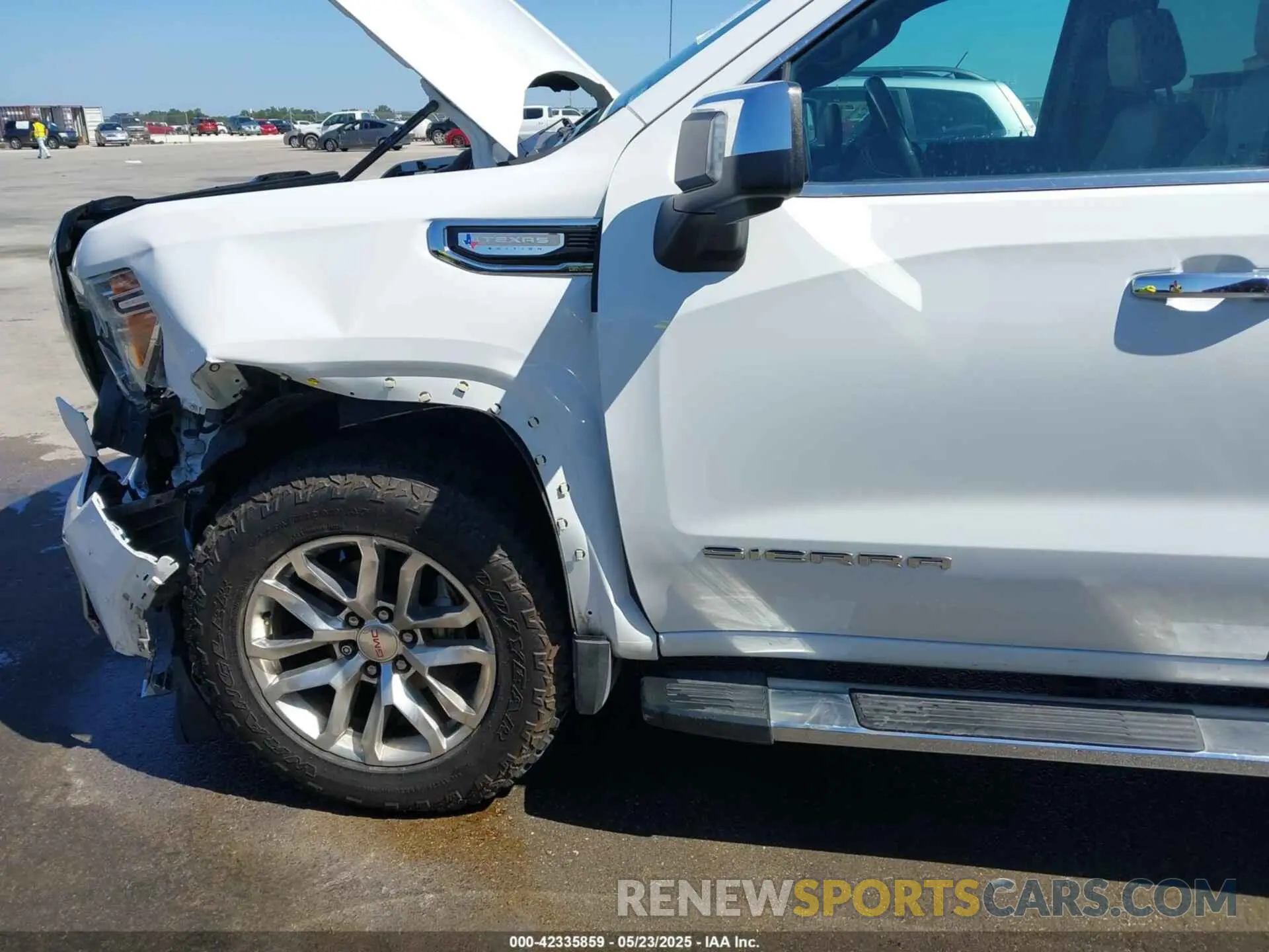 18 Photograph of a damaged car 3GTP8DED4LG208070 GMC SIERRA 1500 2020