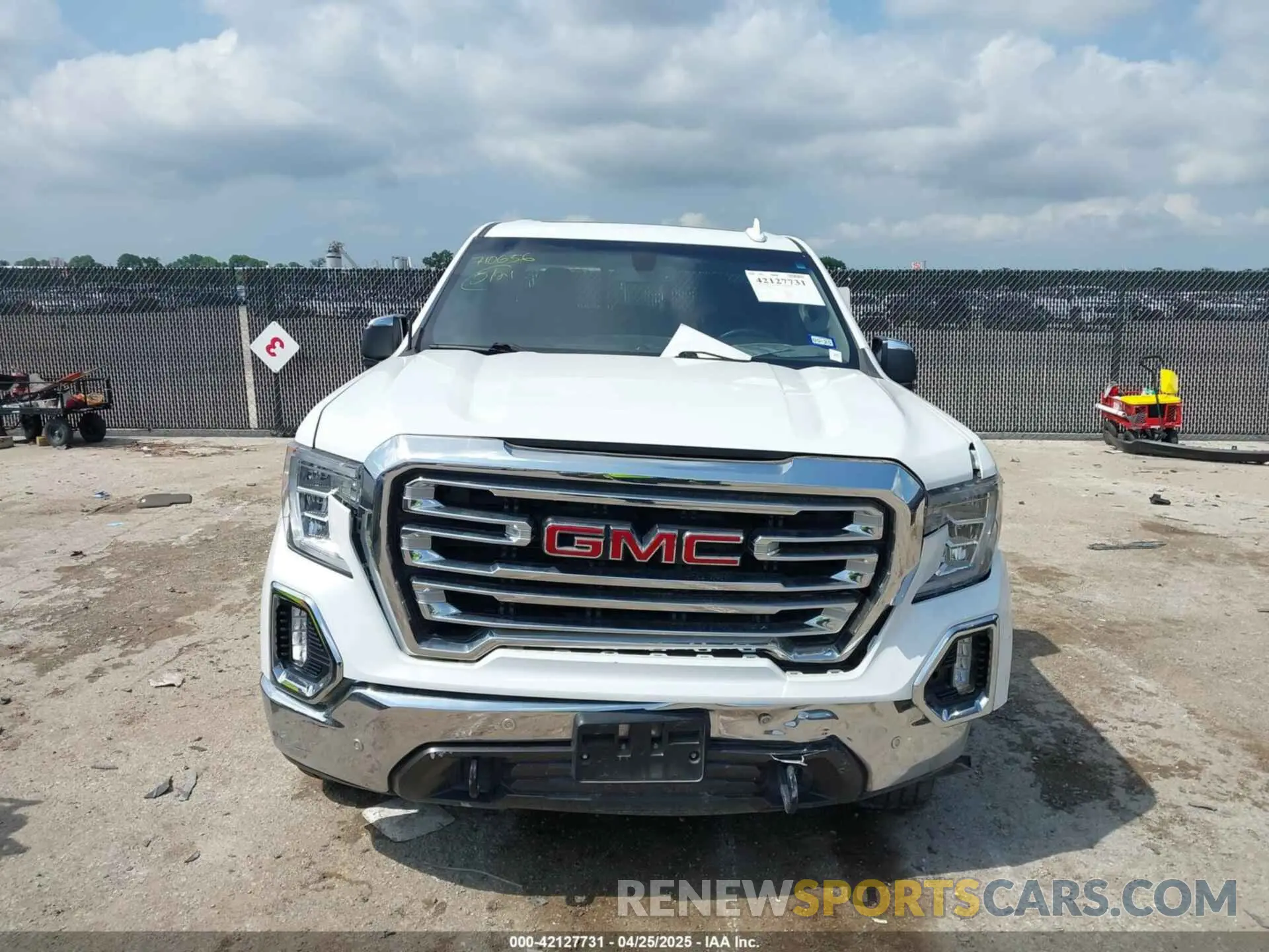 11 Photograph of a damaged car 3GTP8DED4LG260086 GMC SIERRA 1500 2020