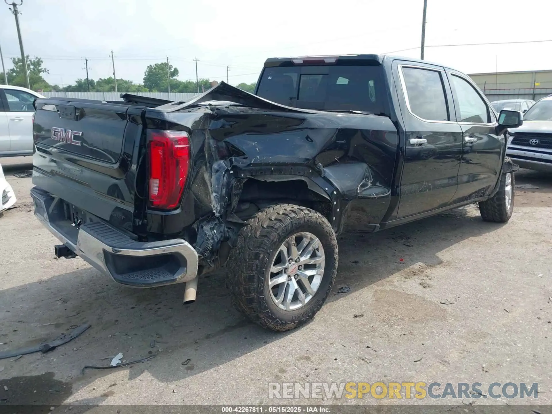4 Photograph of a damaged car 3GTP8DED8LG293673 GMC SIERRA 1500 2020