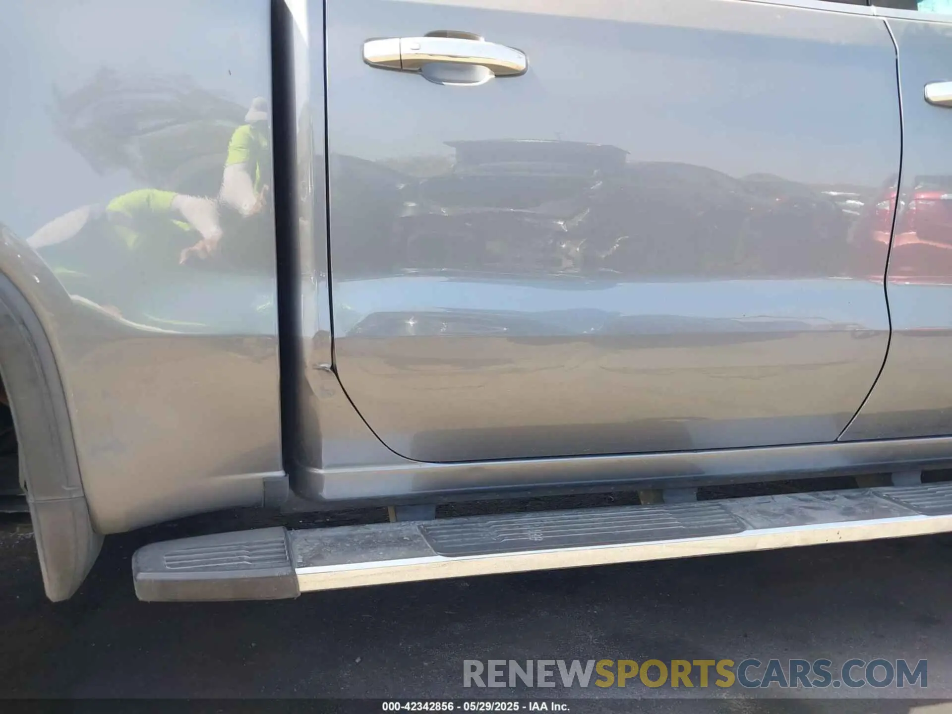 17 Photograph of a damaged car 3GTP8DED8LG378819 GMC SIERRA 1500 2020