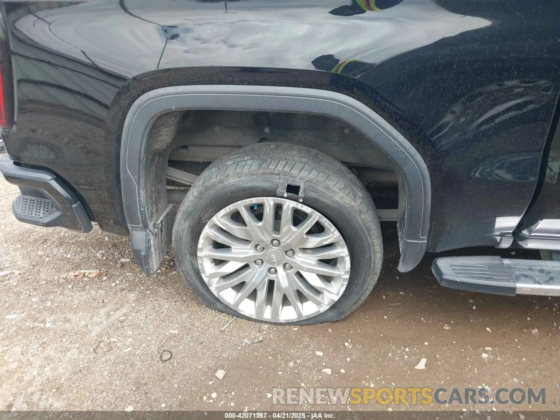 19 Photograph of a damaged car 3GTP8FED7LG284281 GMC SIERRA 1500 2020